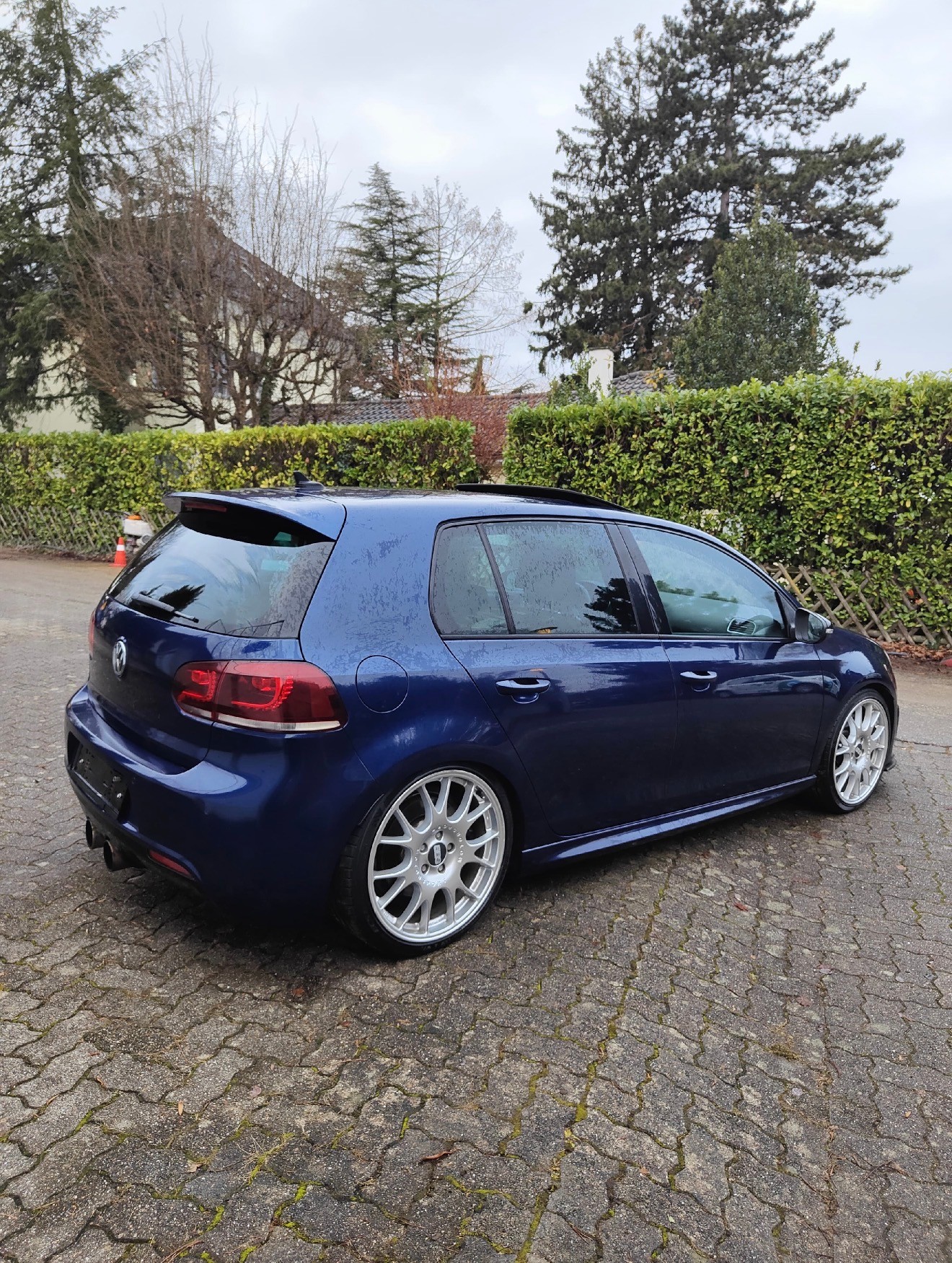 VW 2.0 TSI R 4motion-image-1
