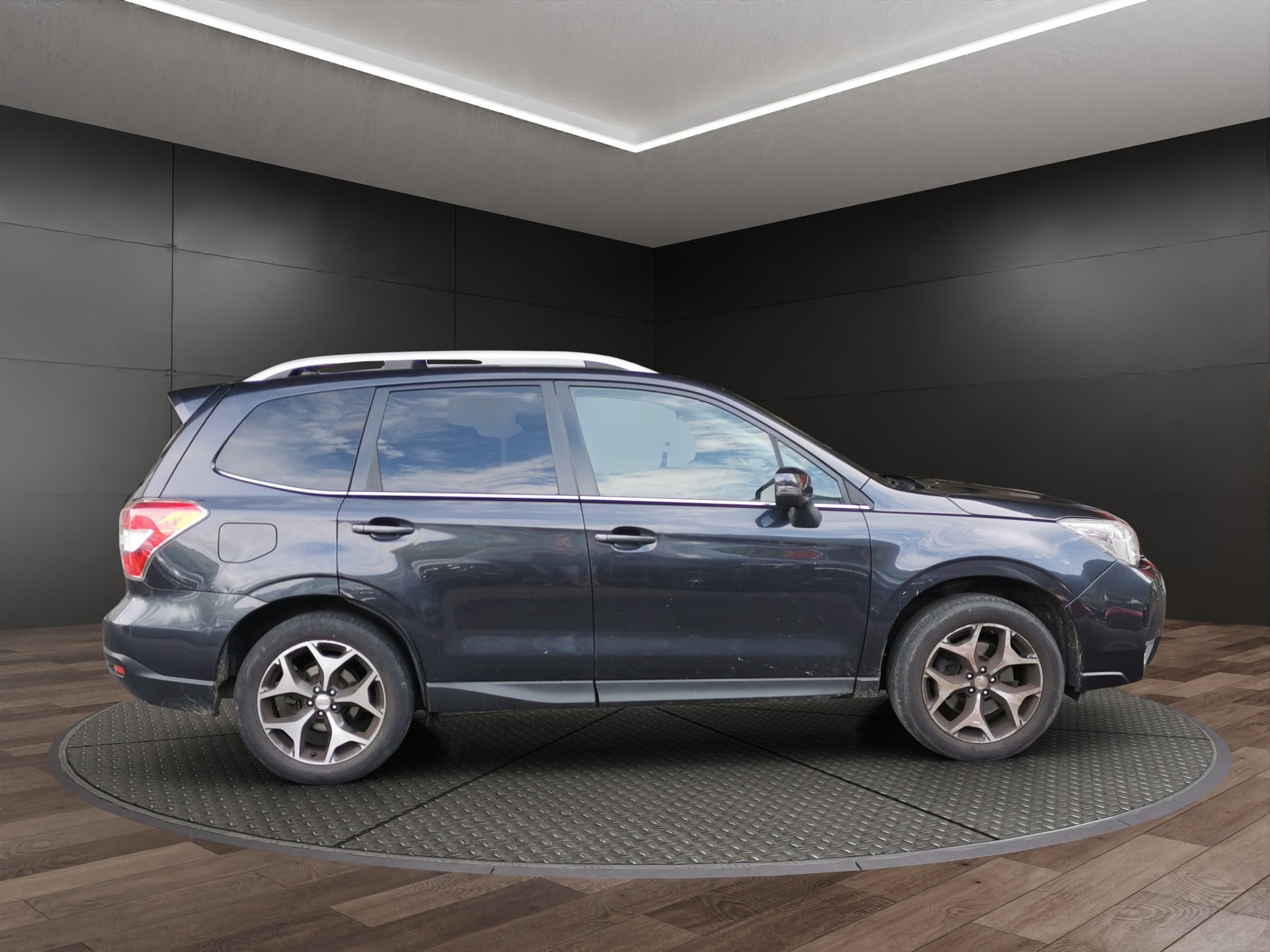SUBARU Forester 2.0XT Luxury Lineartronic-image-4