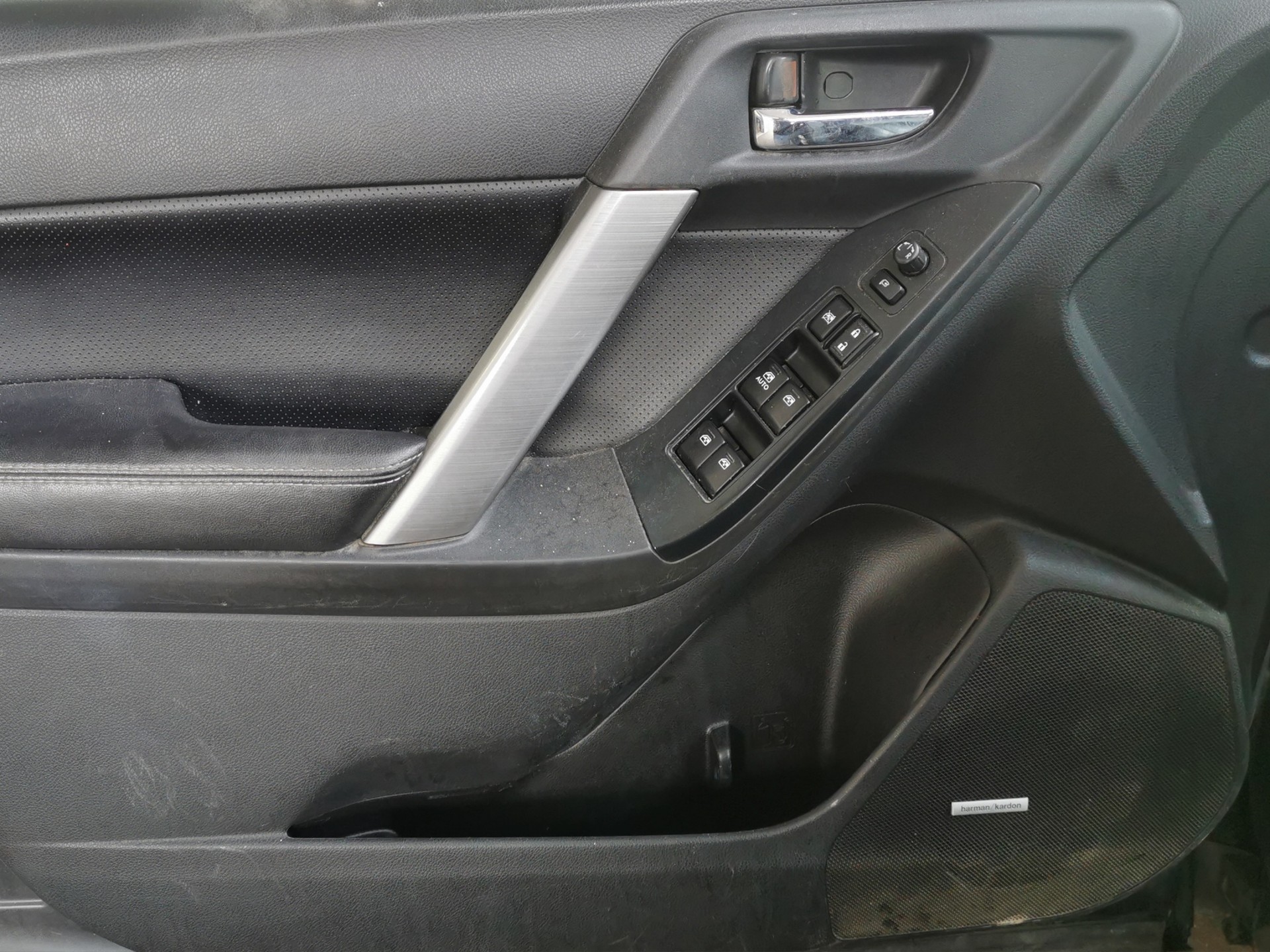 SUBARU Forester 2.0XT Luxury Lineartronic-image-12