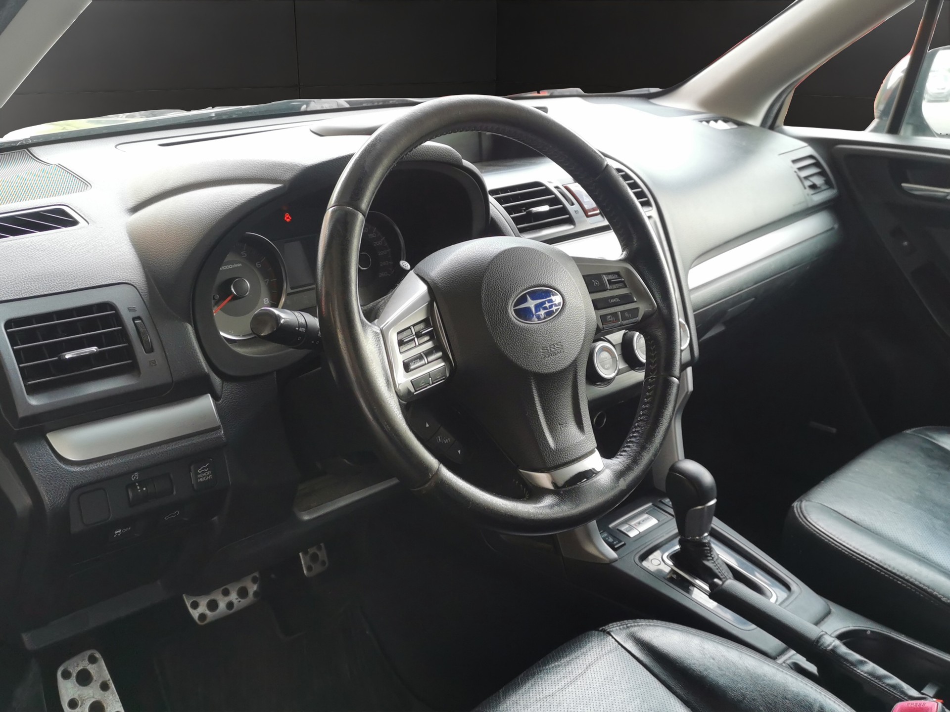SUBARU Forester 2.0XT Luxury Lineartronic-image-10