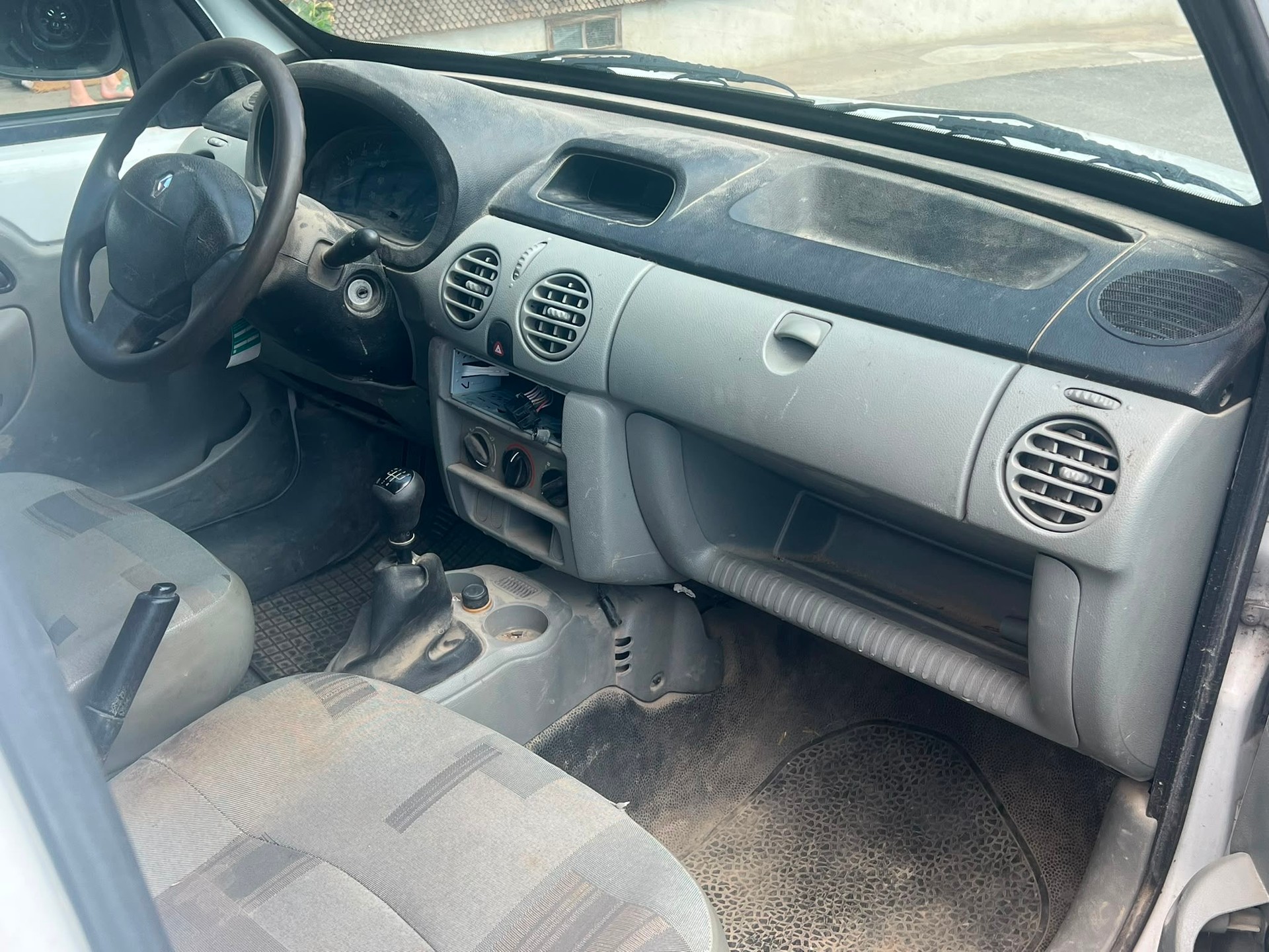 RENAULT Kangoo 1.6 16V 4x4-image-12