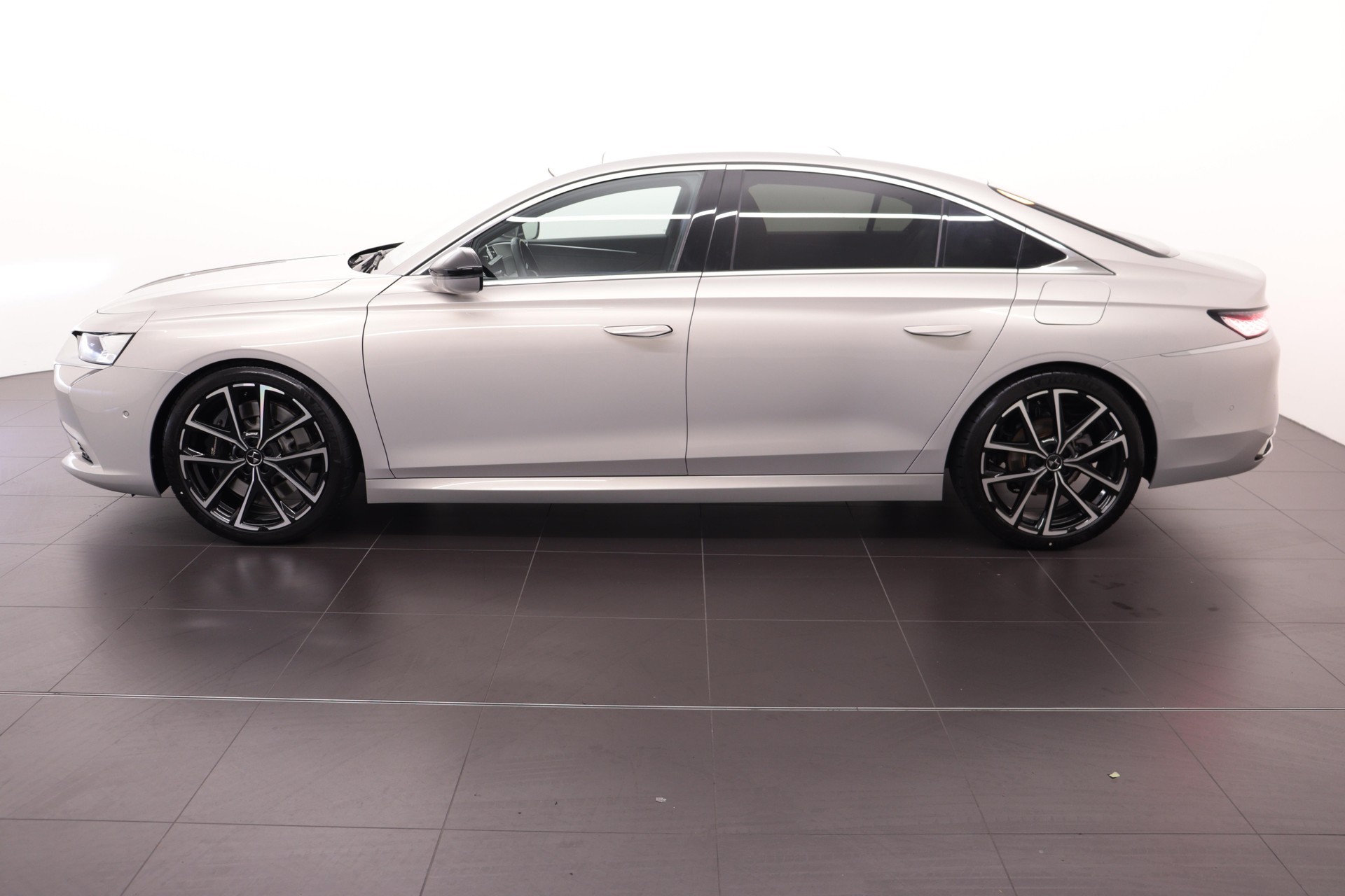 DS AUTOMOBILES 9 1.6 E-Tense Rivoli+ 4x4-image-3
