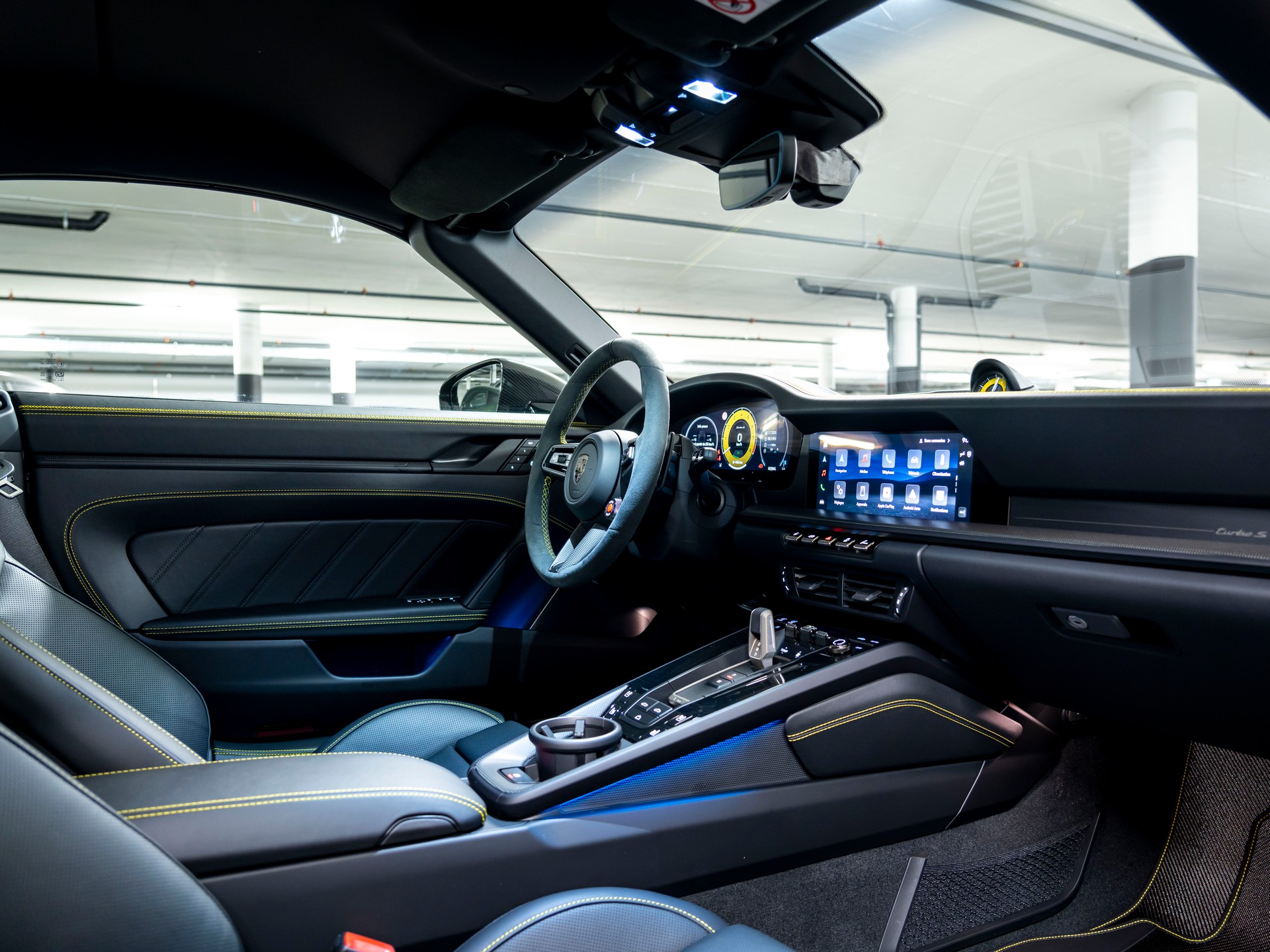 PORSCHE 911 Turbo S Cabriolet PDK-image-22