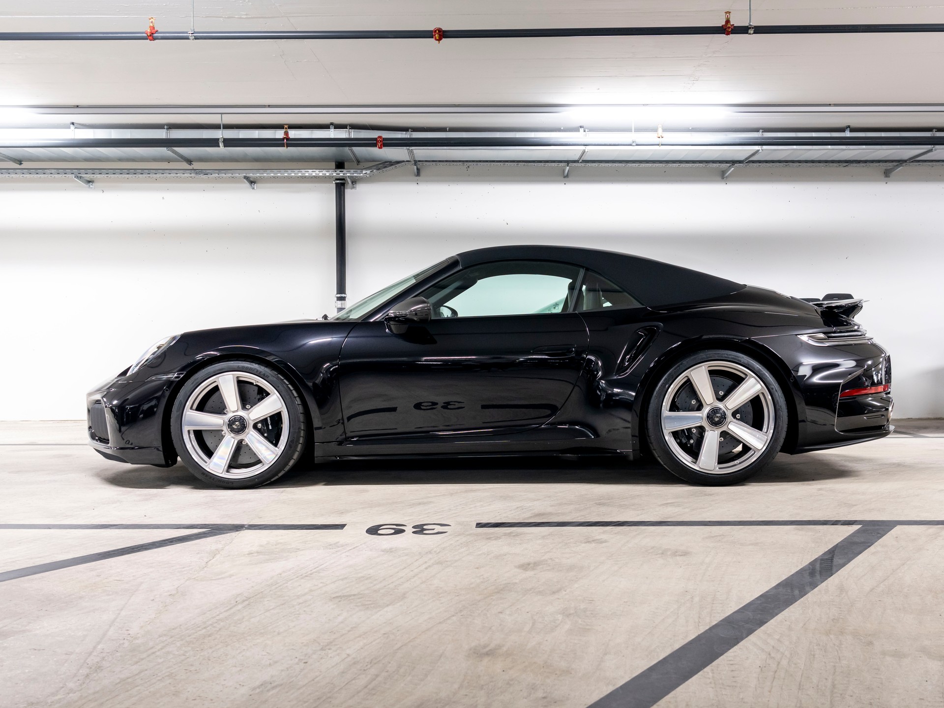 PORSCHE 911 Turbo S Cabriolet PDK-image-5