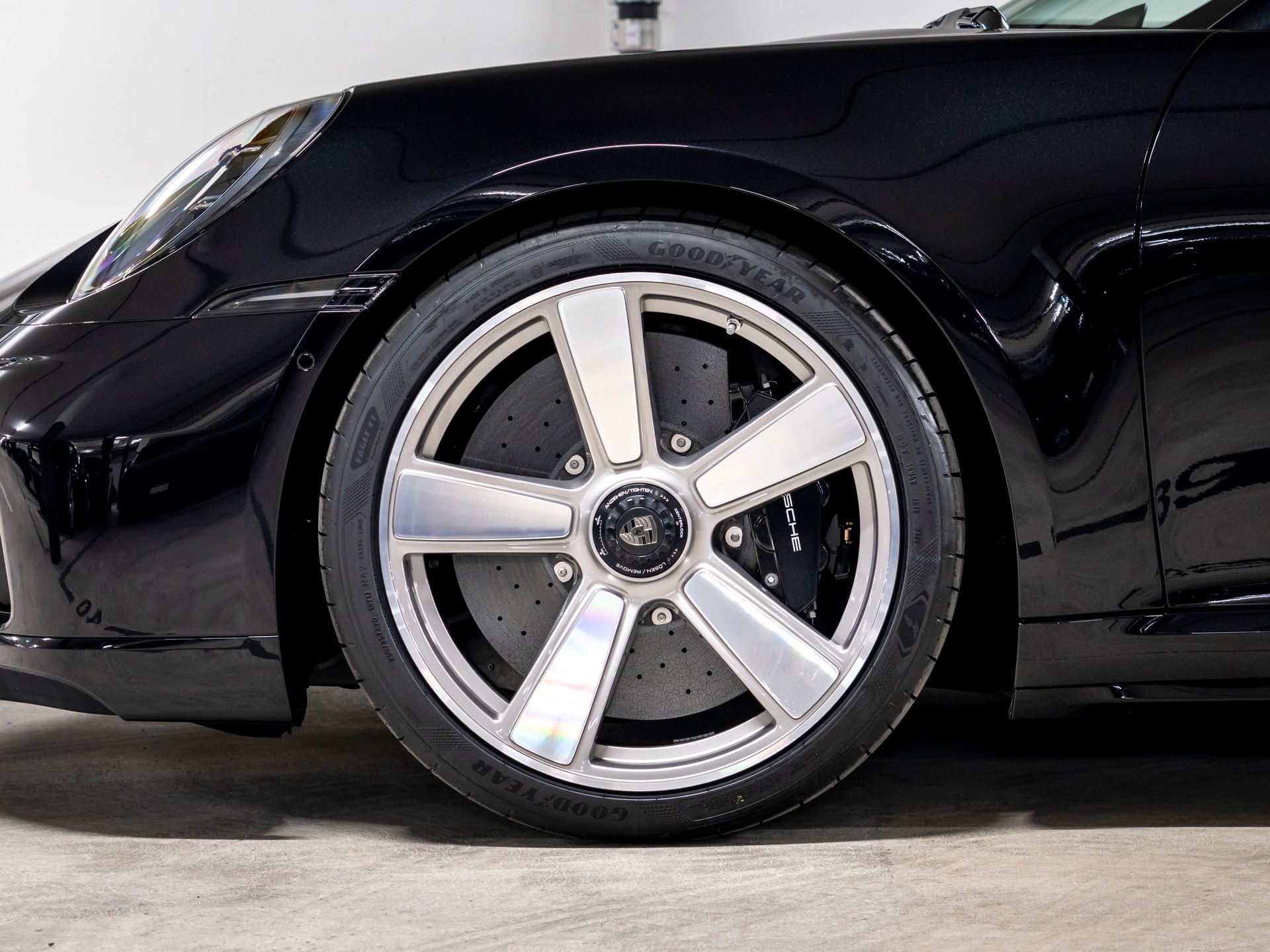 PORSCHE 911 Turbo S Cabriolet PDK-image-11