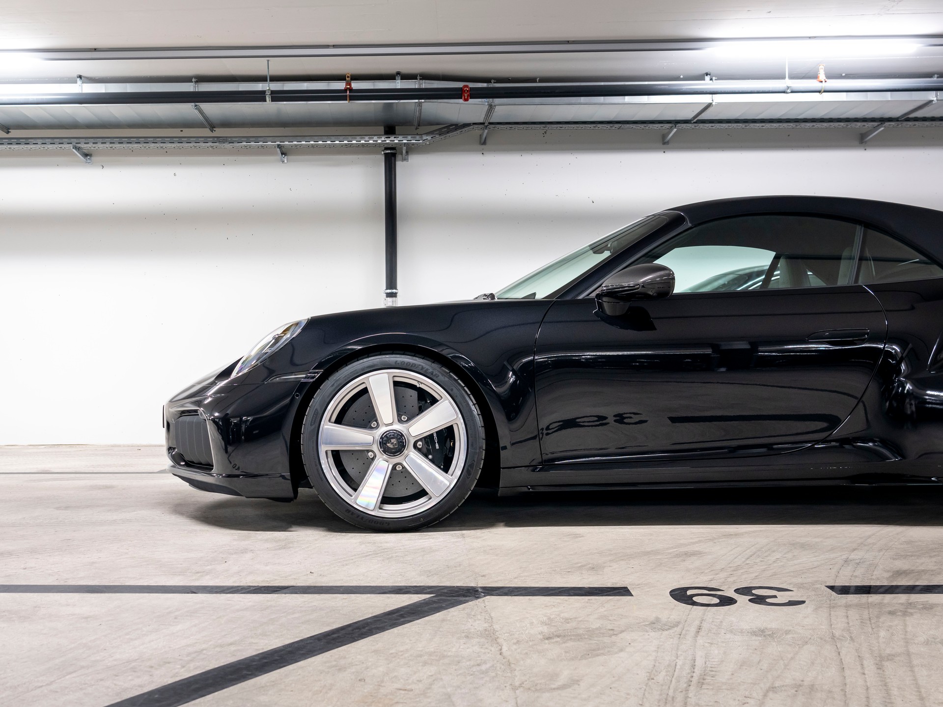 PORSCHE 911 Turbo S Cabriolet PDK-image-9