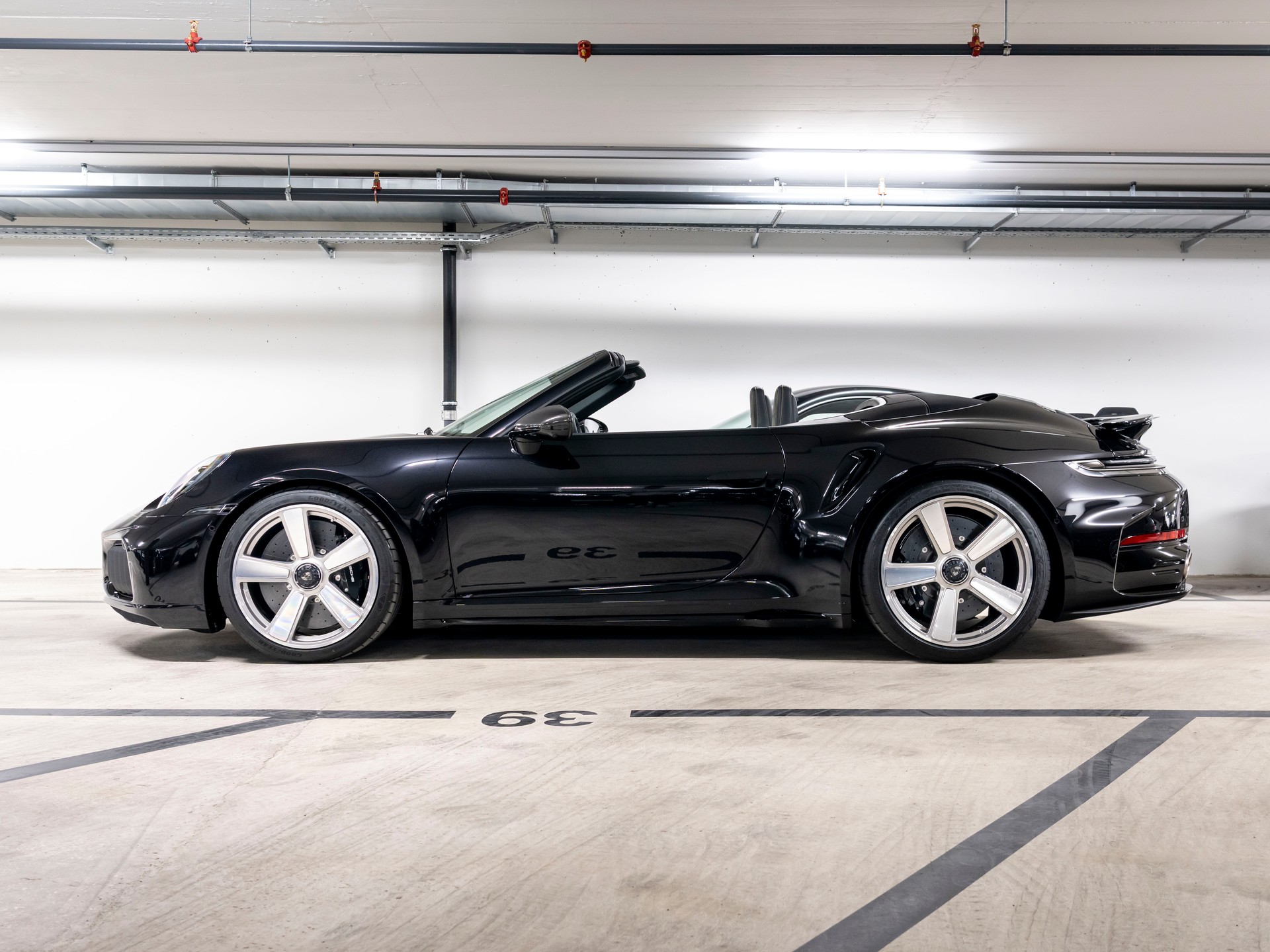PORSCHE 911 Turbo S Cabriolet PDK-image-1