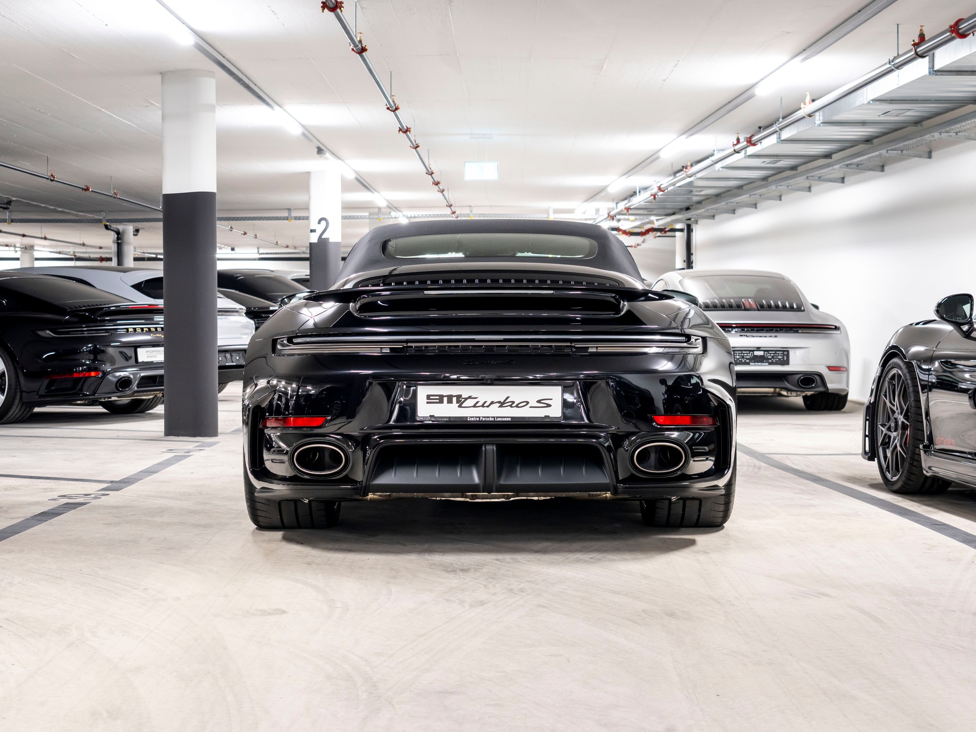 PORSCHE 911 Turbo S Cabriolet PDK-image-8