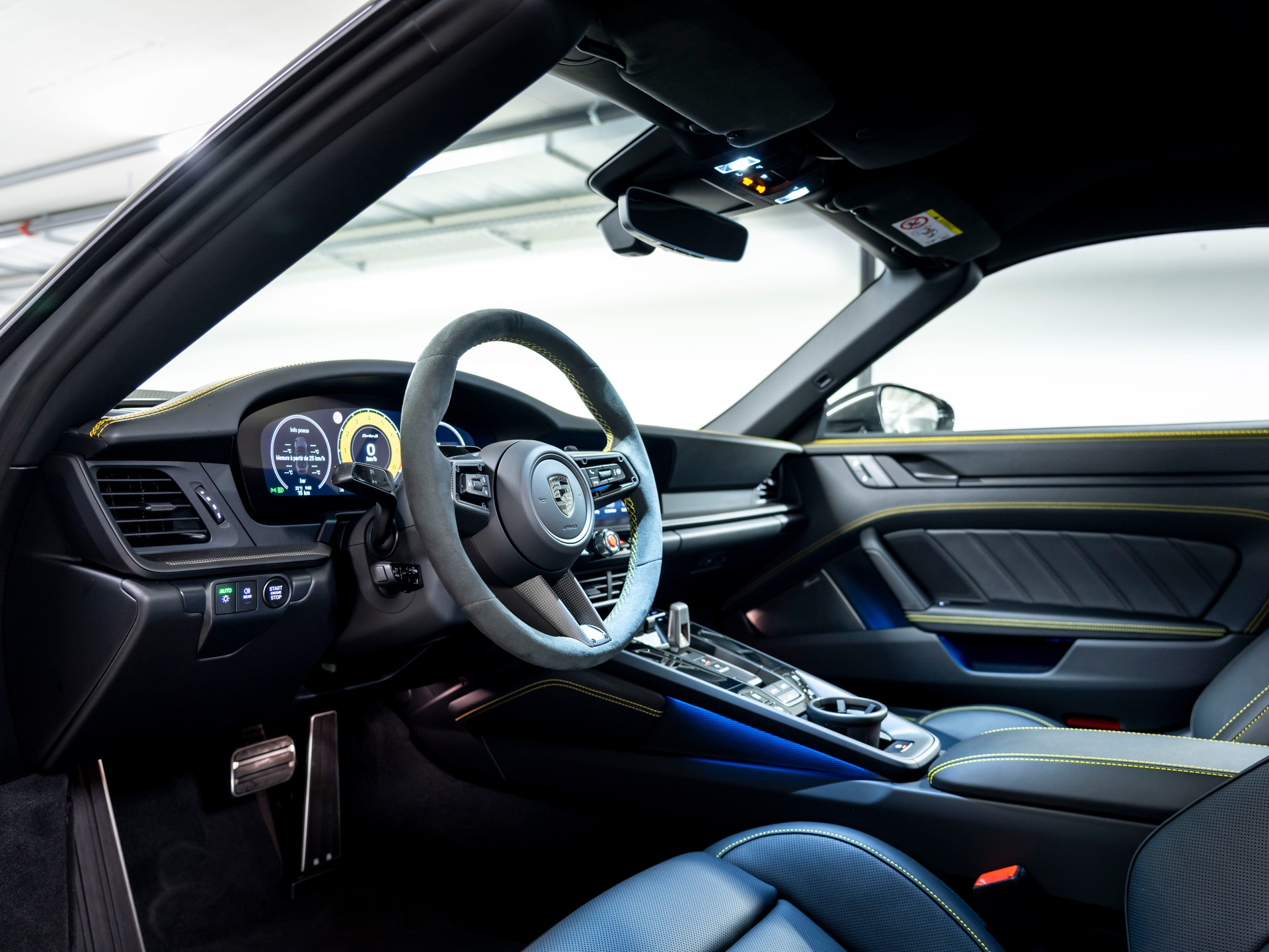 PORSCHE 911 Turbo S Cabriolet PDK-image-13