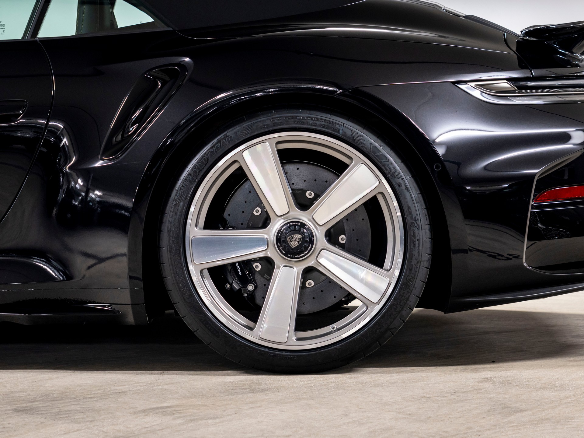 PORSCHE 911 Turbo S Cabriolet PDK-image-12