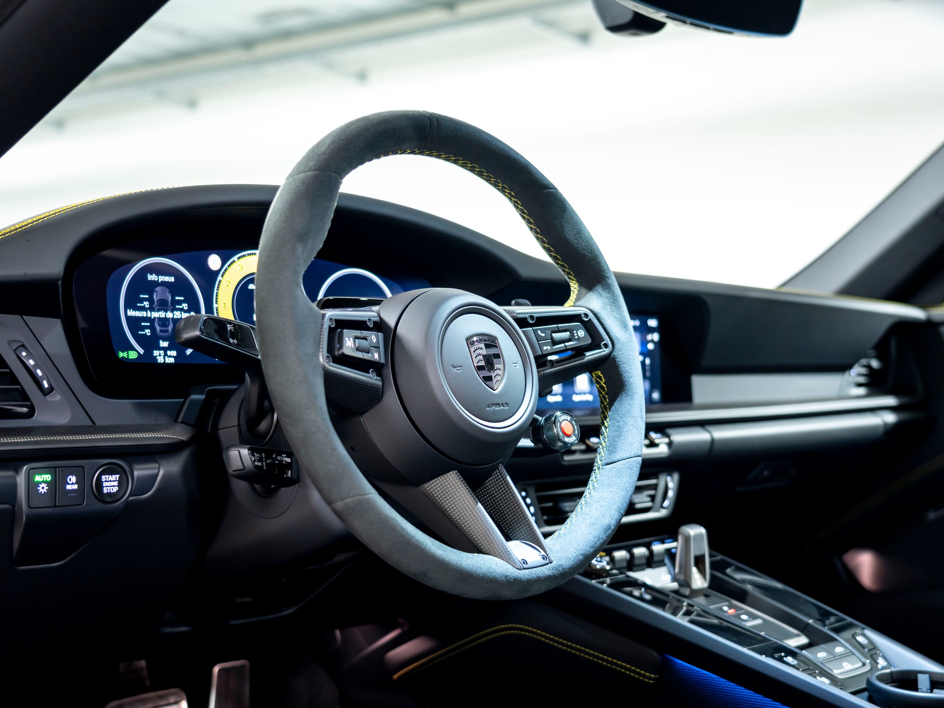 PORSCHE 911 Turbo S Cabriolet PDK-image-14