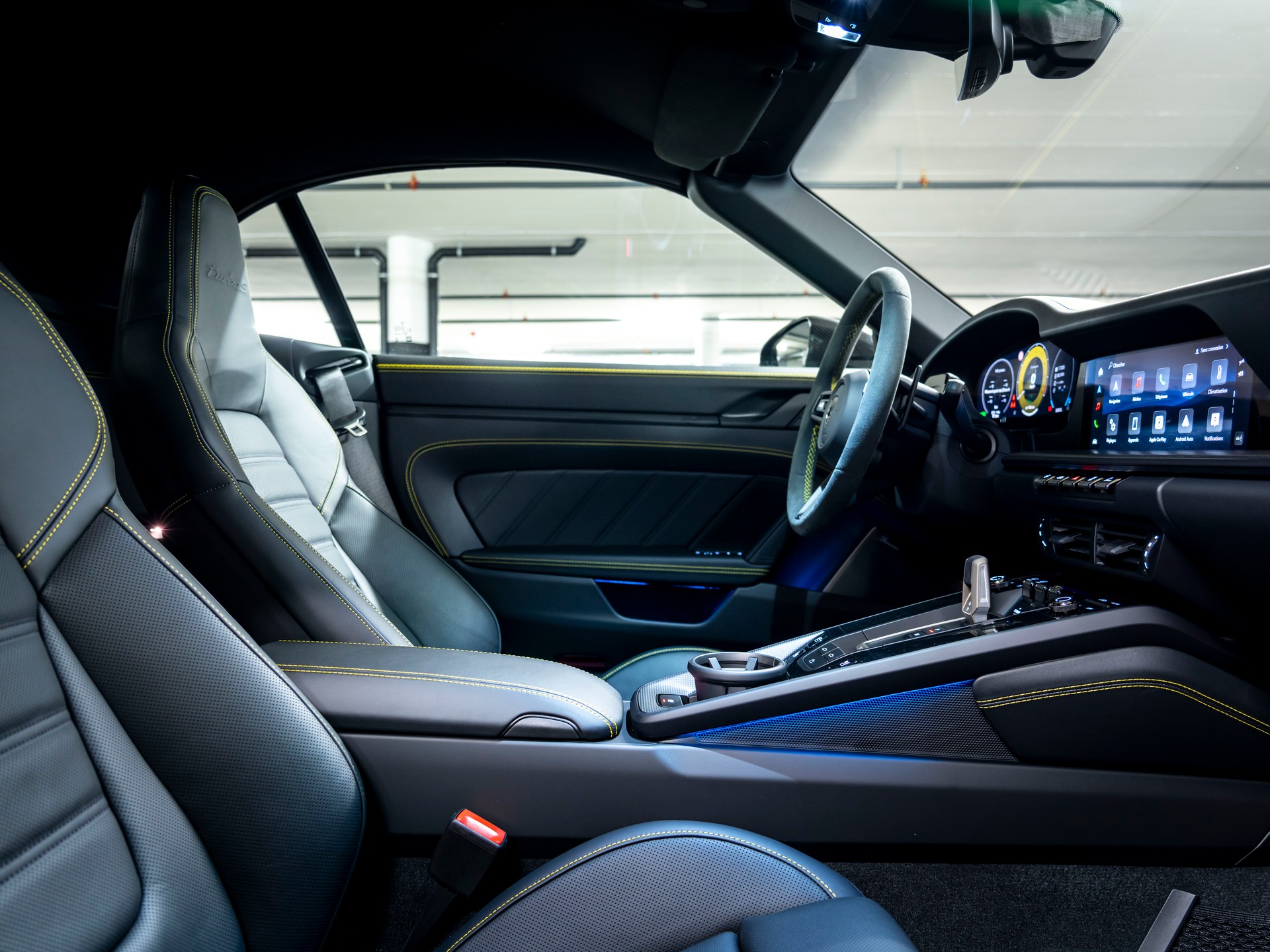 PORSCHE 911 Turbo S Cabriolet PDK-image-23
