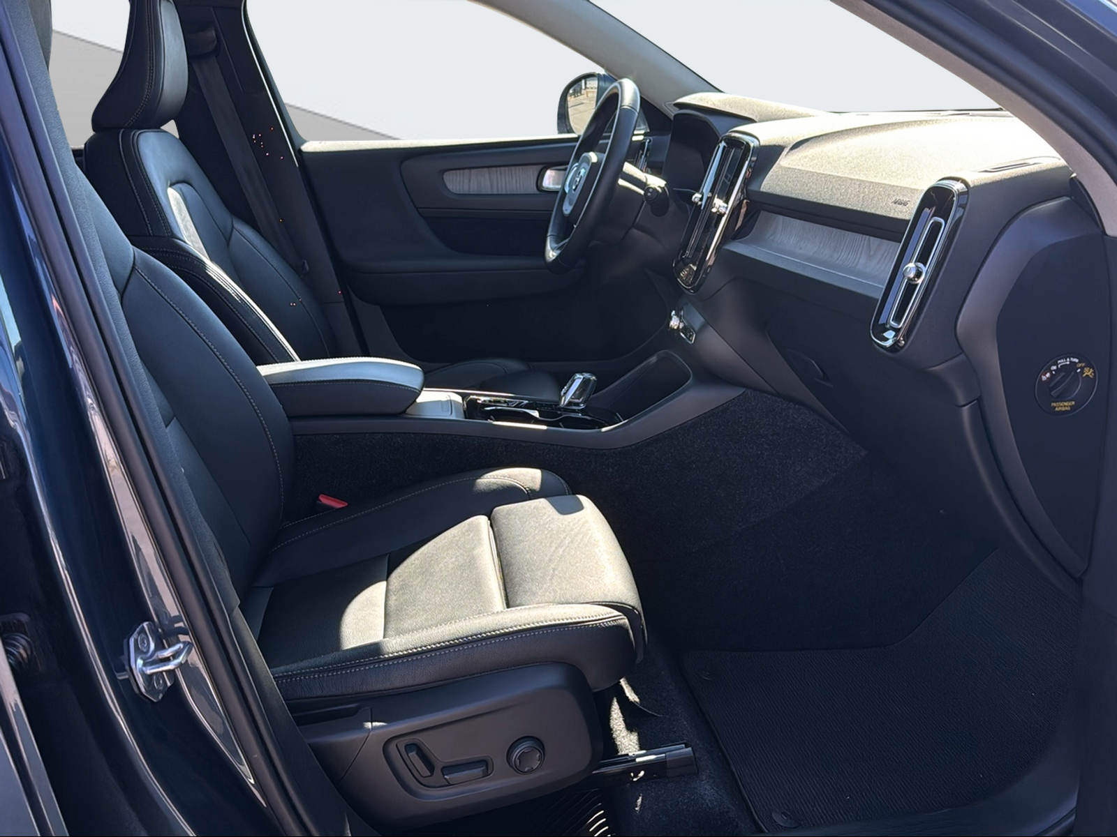 VOLVO XC40 2.0 B4 MH Inscription AWD-image-14