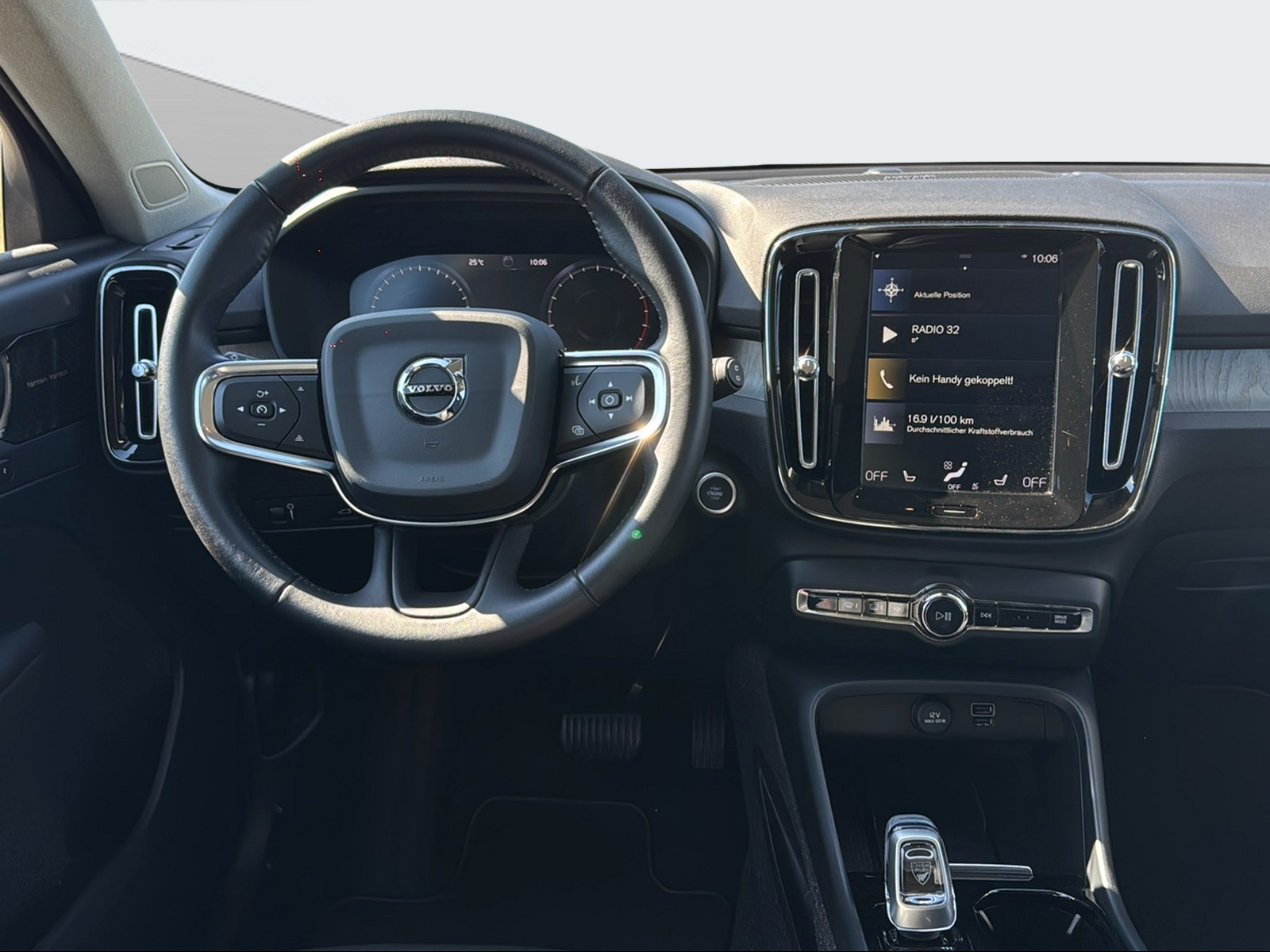 VOLVO XC40 2.0 B4 MH Inscription AWD-image-12