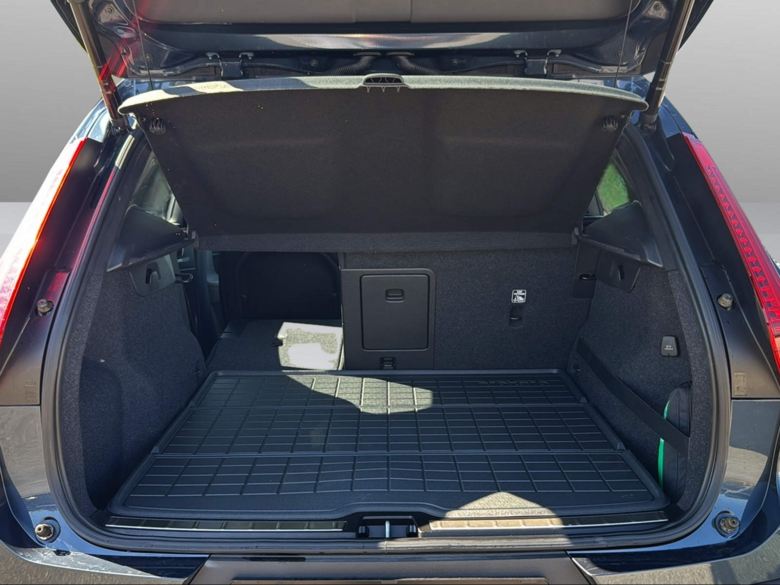 VOLVO XC40 2.0 B4 MH Inscription AWD-image-15