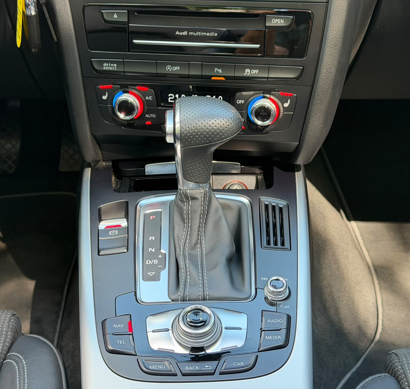 AUDI A5 Cabriolet 1.8 TFSI multitronic-image-24