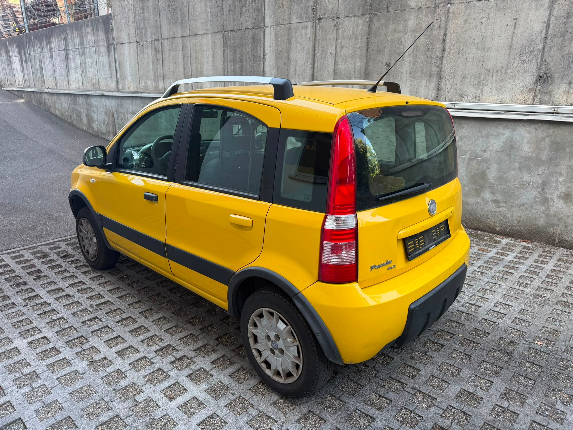 FIAT Panda Van 1.2i Trekking 4x4 Lieferwagen Export-image-10