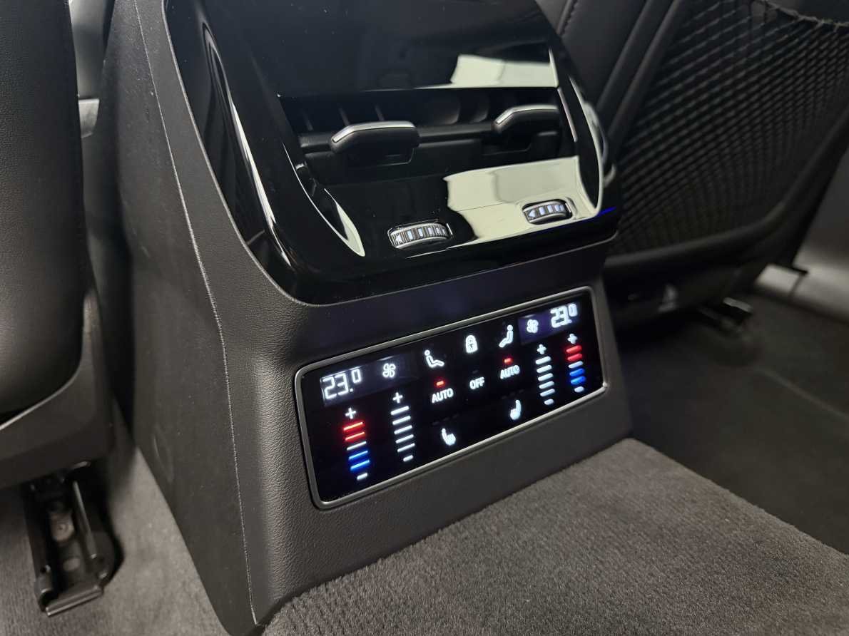 AUDI A6 Avant TDI quattro 150 kW S tronic-image-18