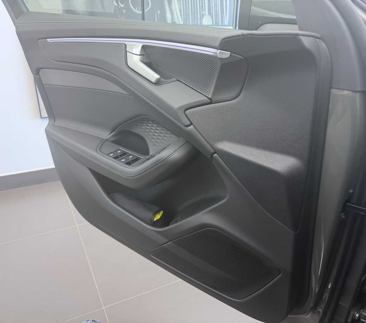 AUDI A6 Avant TDI quattro 150 kW S tronic-image-4