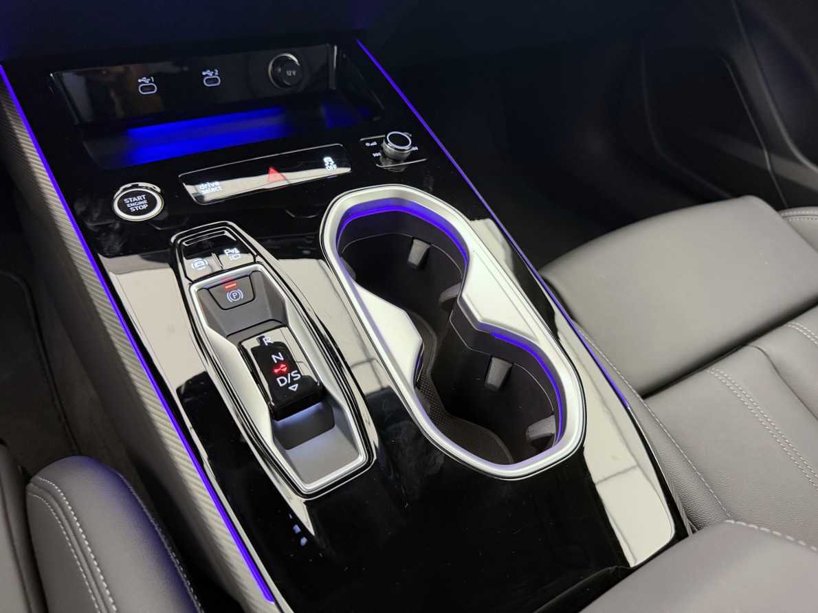 AUDI A6 Avant TDI quattro 150 kW S tronic-image-12