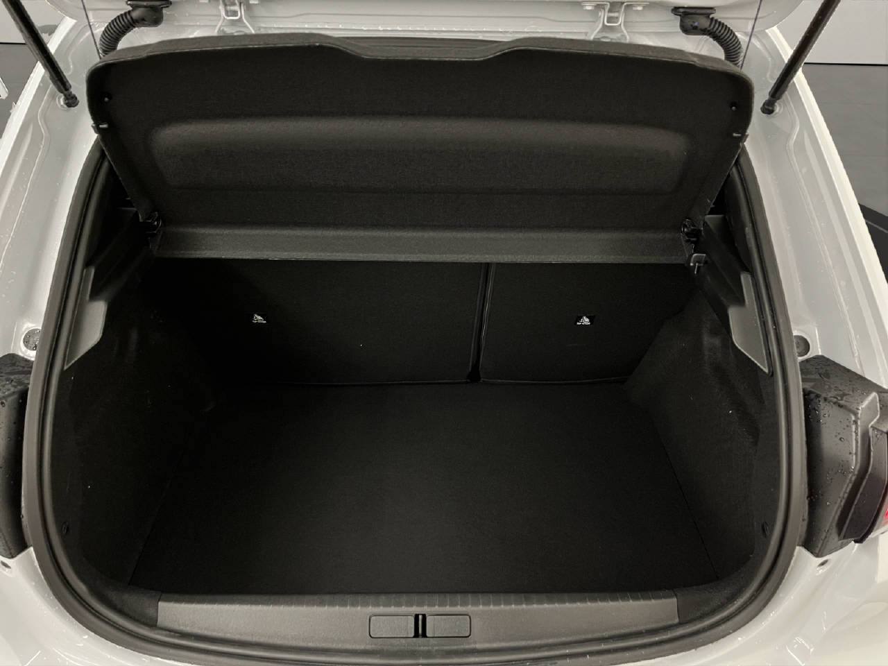 PEUGEOT 208 1.2 Hybrid 145 GT EW-image-12