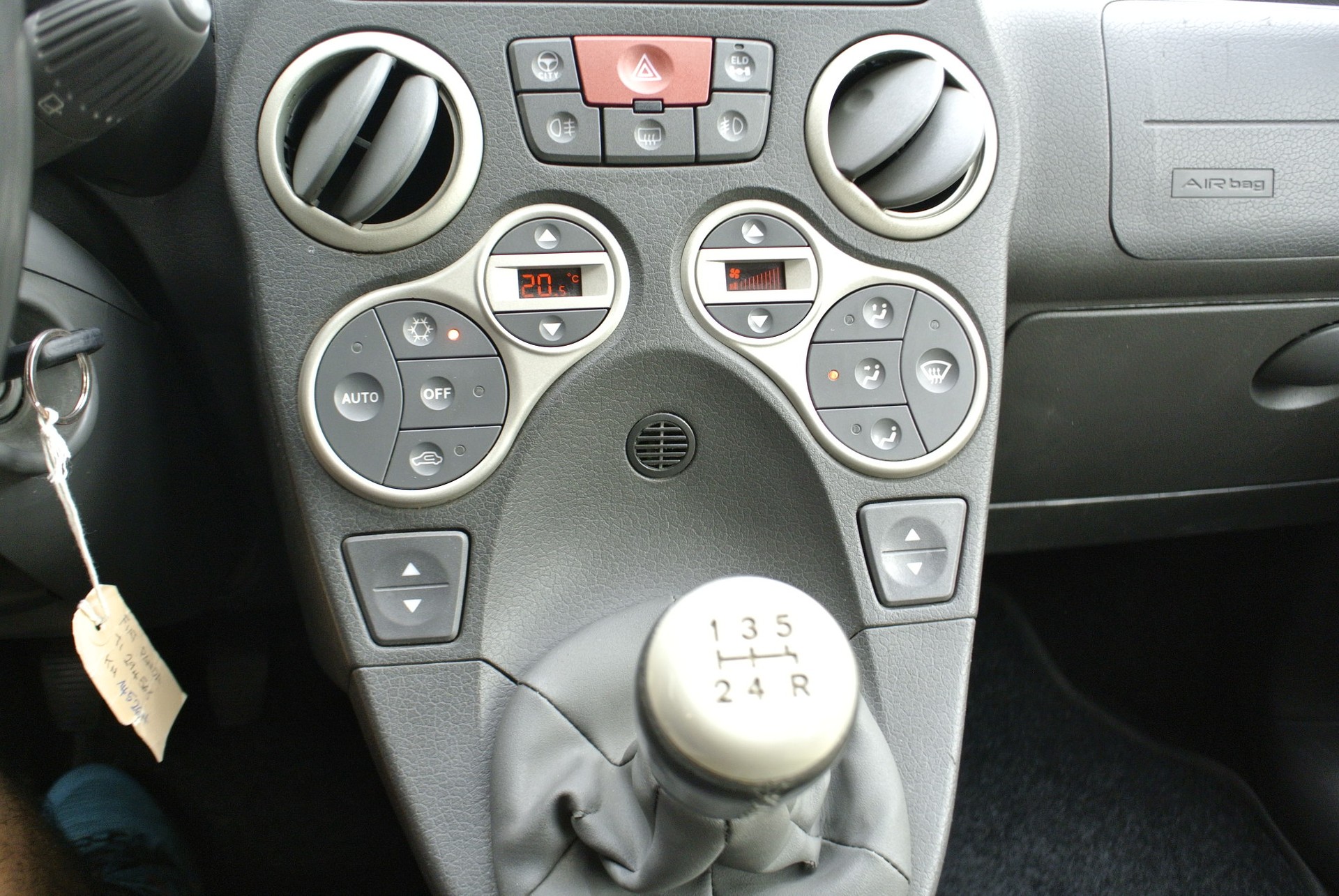 FIAT Panda 1.3 16V JTD Cross 4x4-image-17