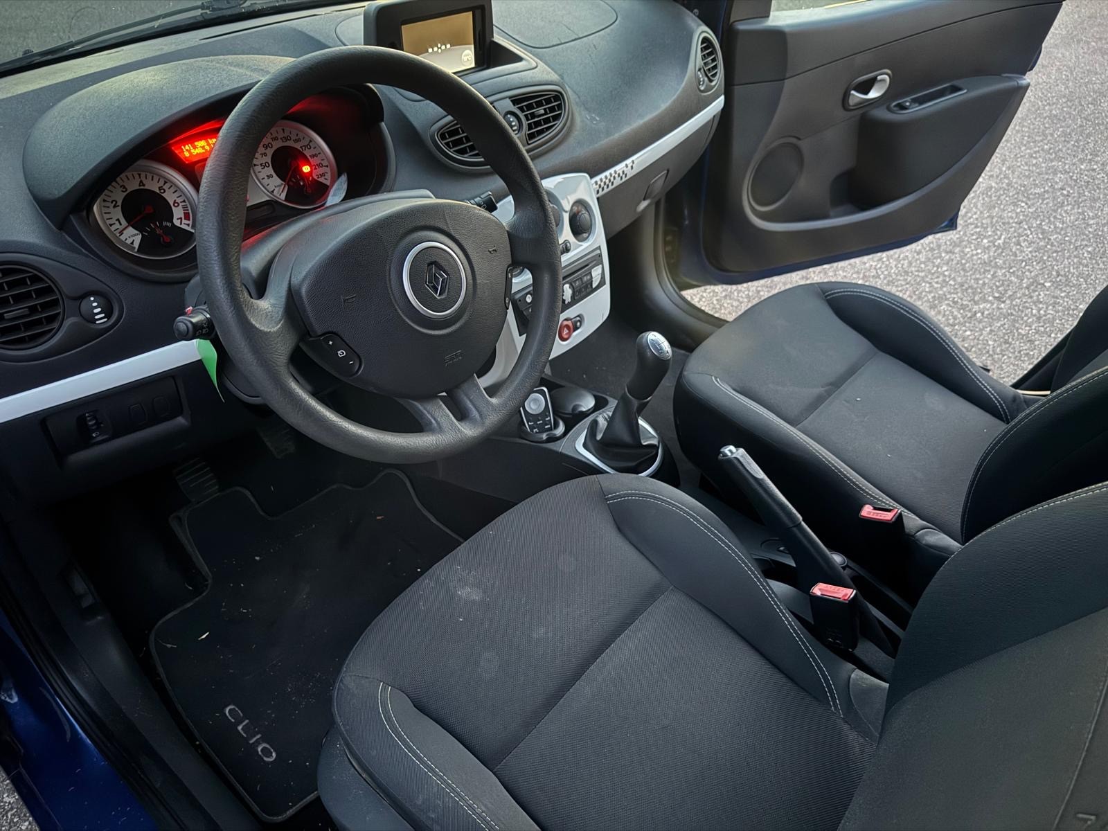 RENAULT Clio 1.2 16V Turbo Expression-image-11