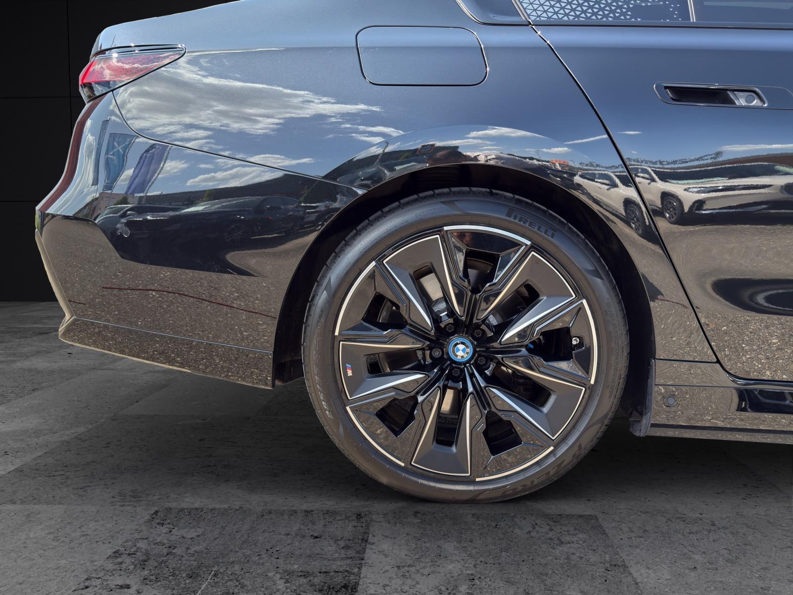 BMW i7 xDrive60-image-8