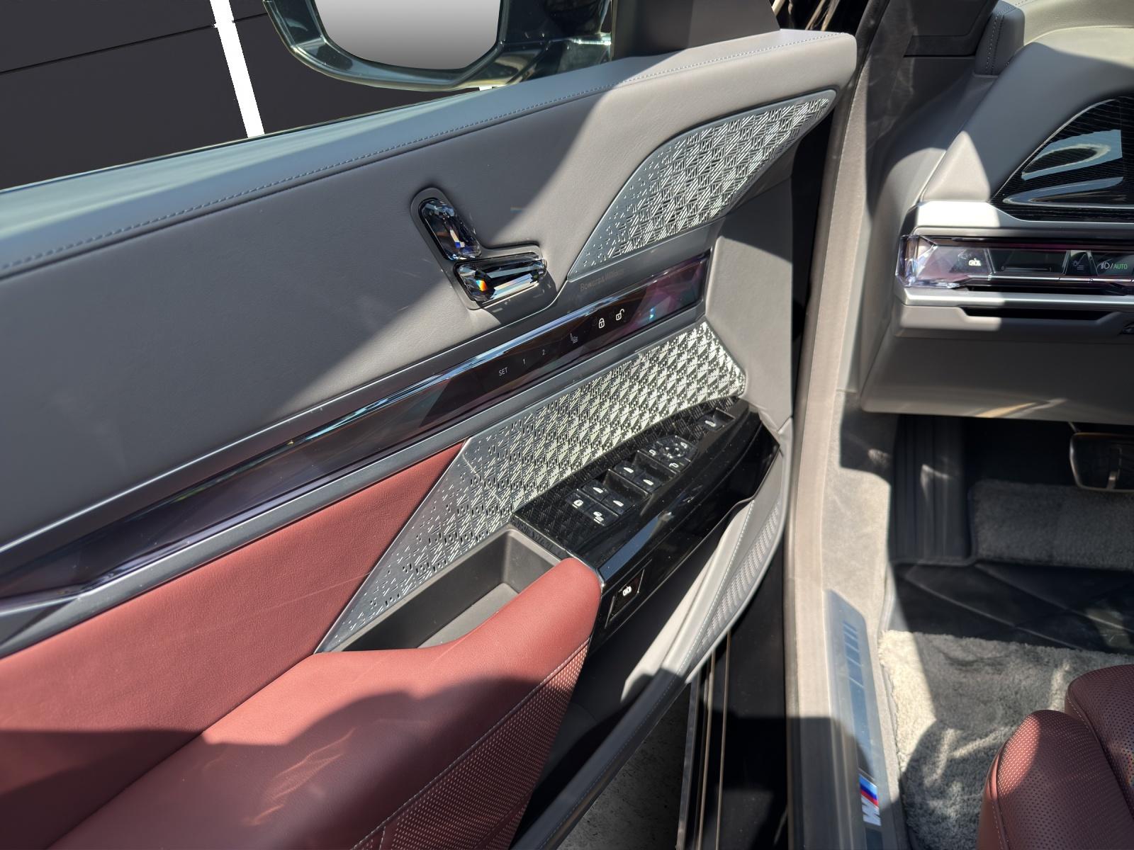 BMW i7 xDrive60-image-12