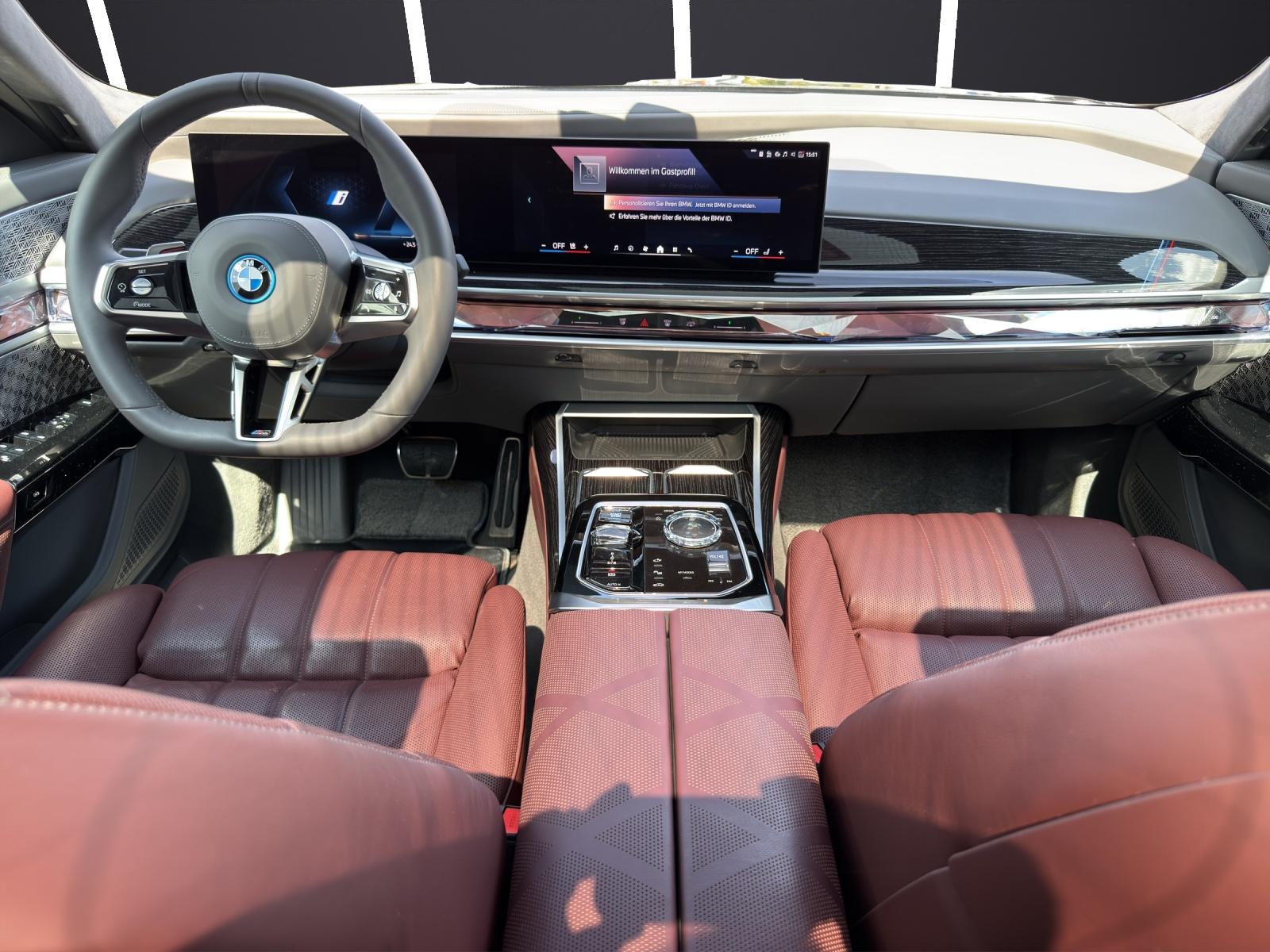 BMW i7 xDrive60-image-16