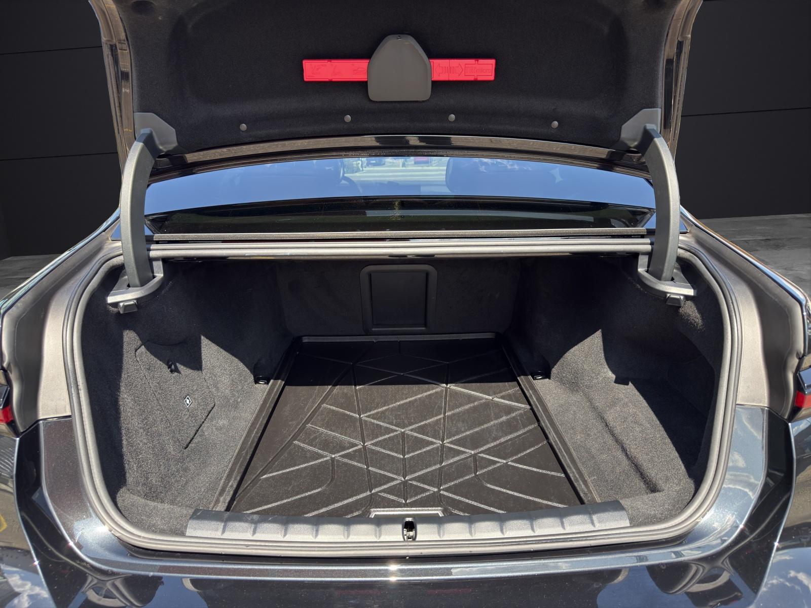 BMW i7 xDrive60-image-5