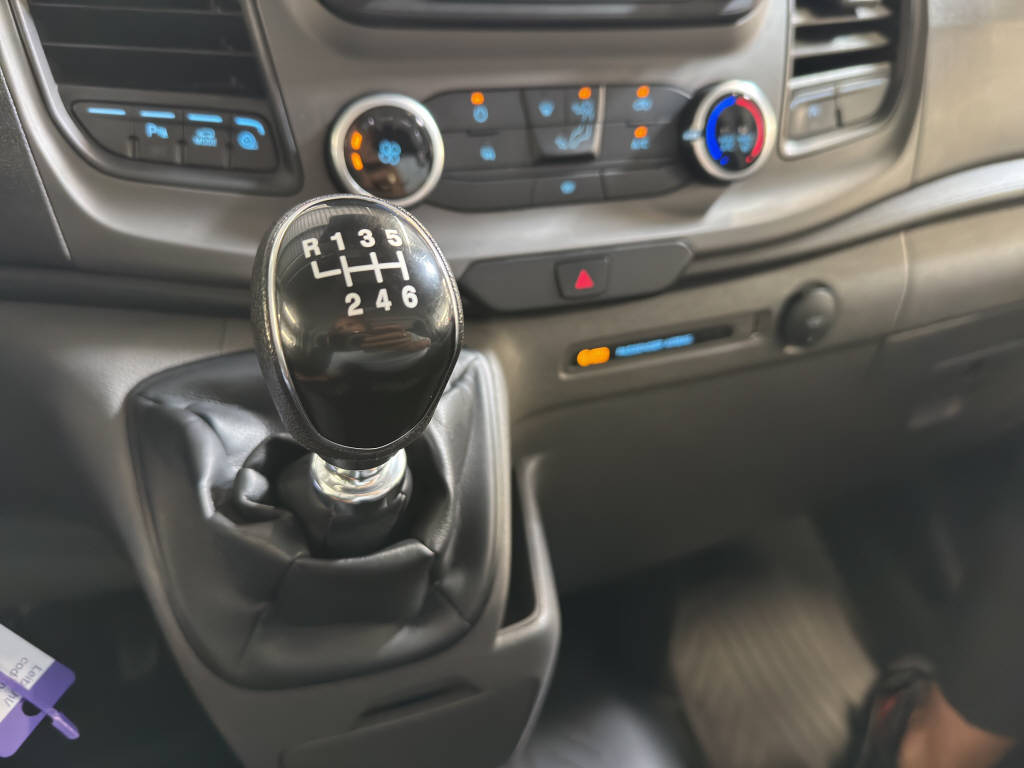FORD Transit Custom Van 300 L1 2.0 TDCi-image-15