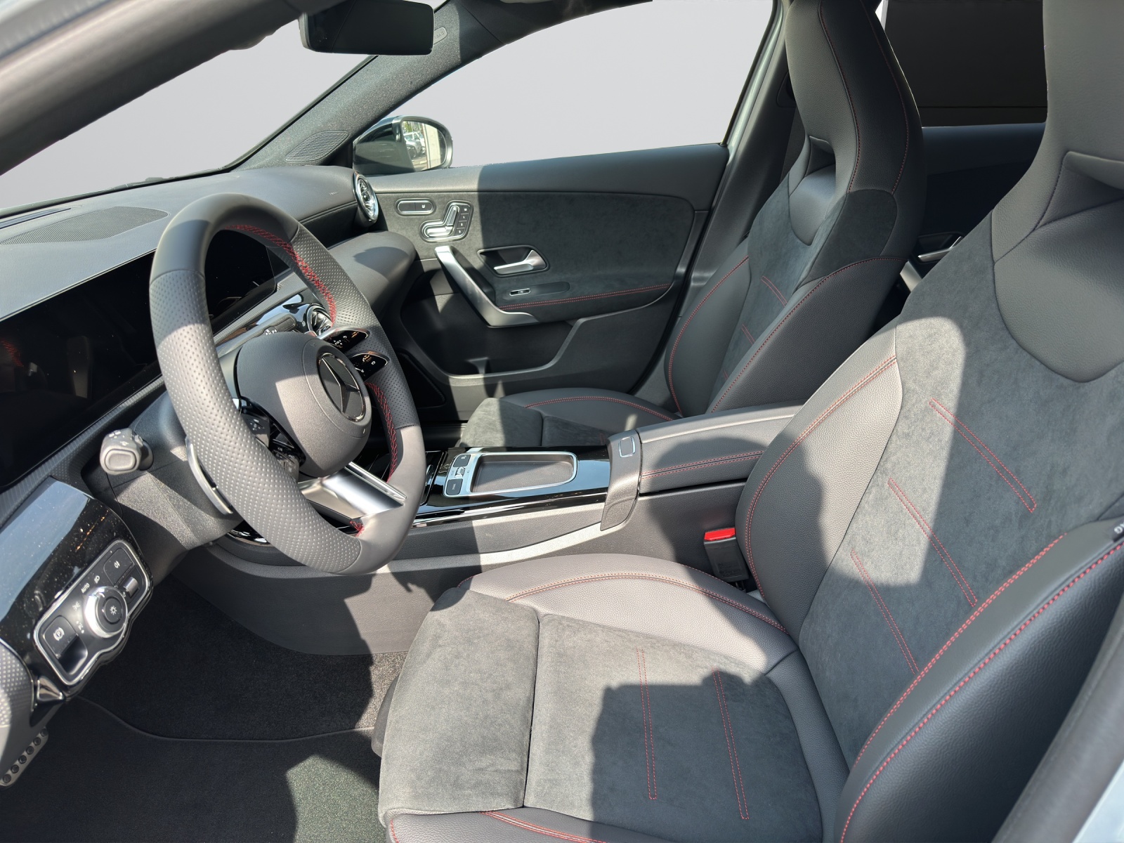 Image MERCEDES-BENZ A-220 A 220 4Matic 8G-DCT