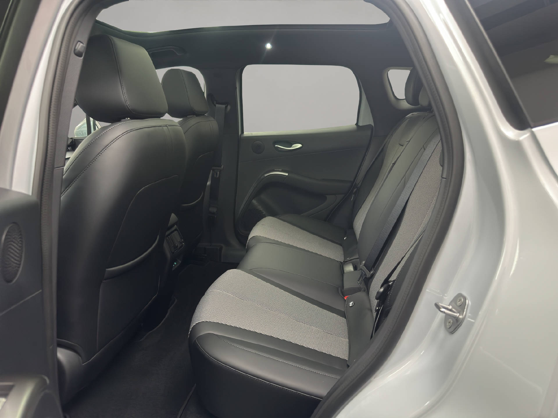 BYD Dolphin G DM-i Comfort-image-9