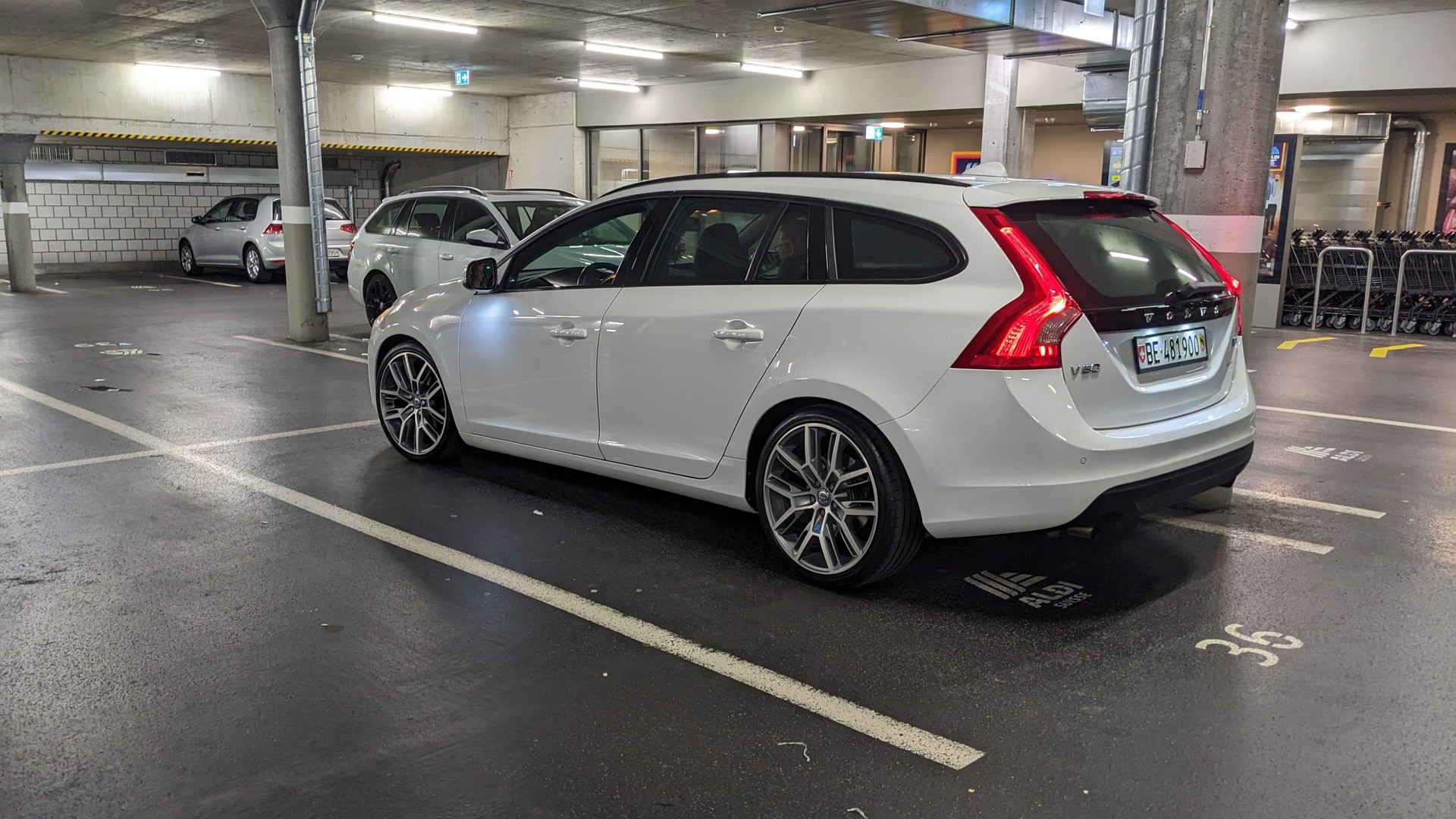 VOLVO 2.0 T Momentum-image-0