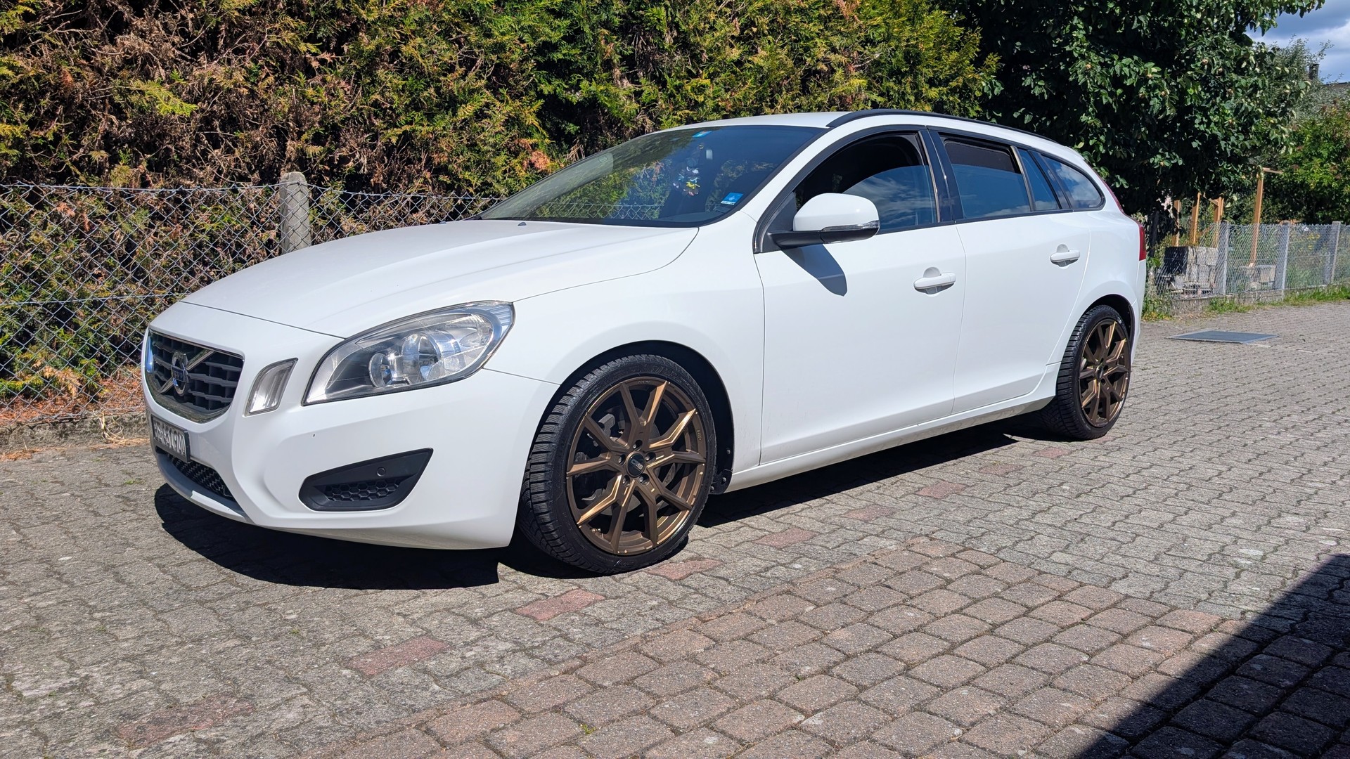 VOLVO 2.0 T Momentum-image-1