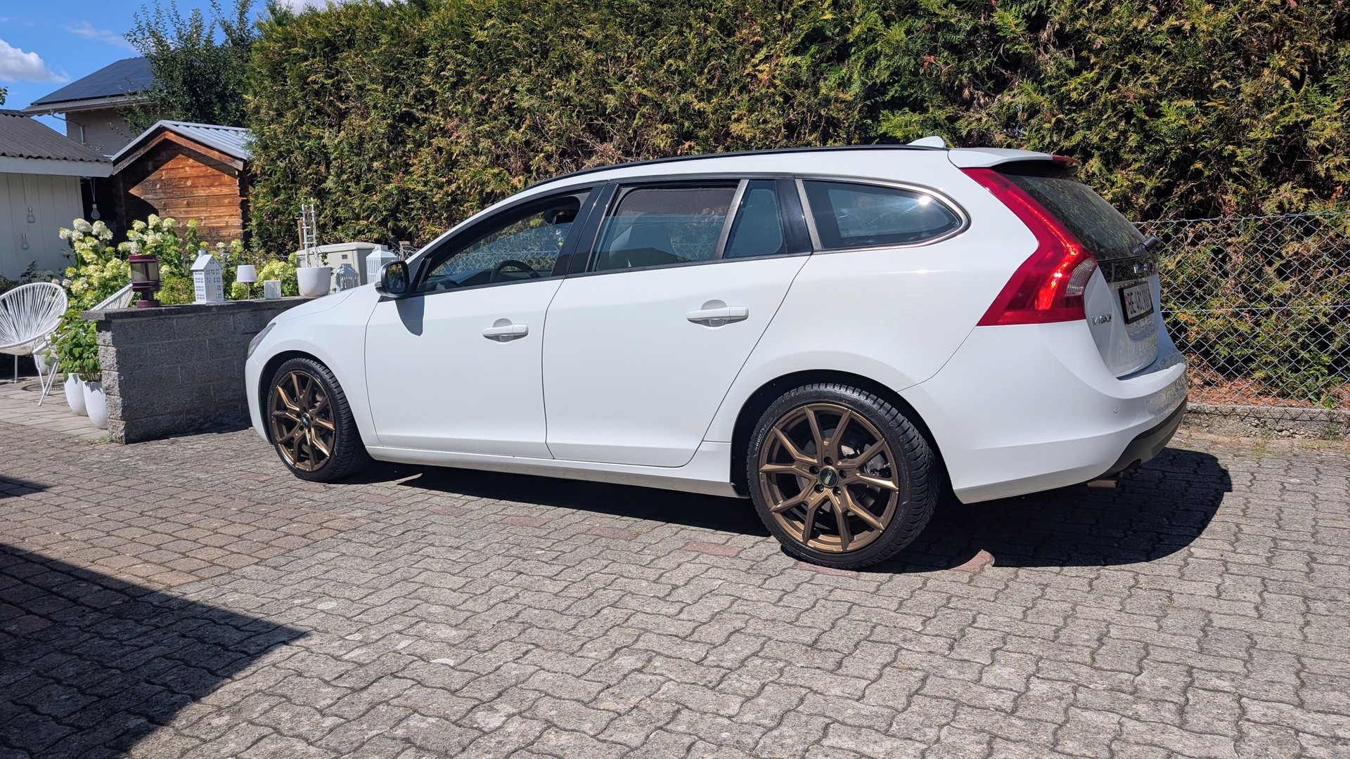 VOLVO 2.0 T Momentum-image-2