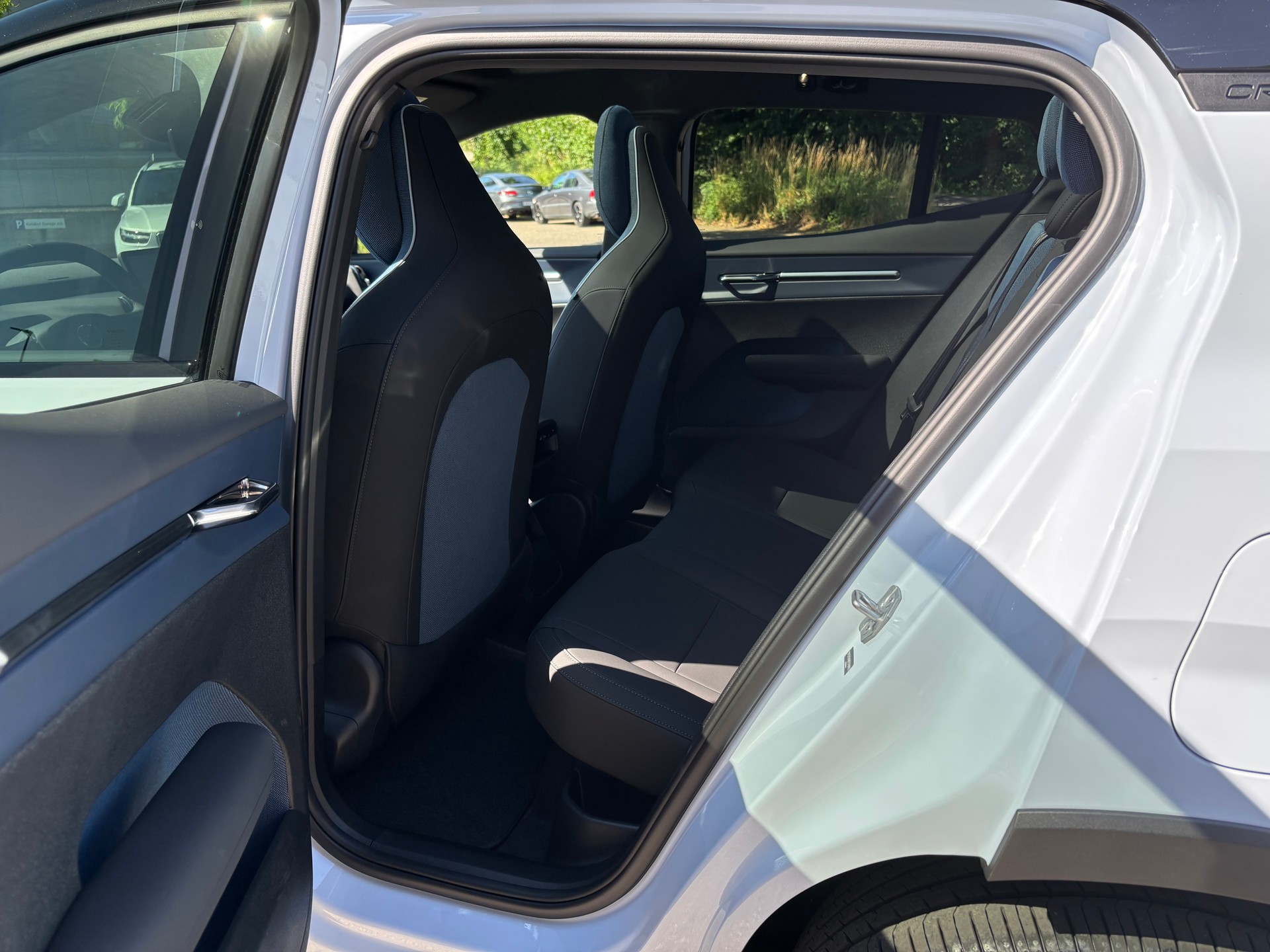 VOLVO EX30 CC E60 Twin Performance AWD-image-9