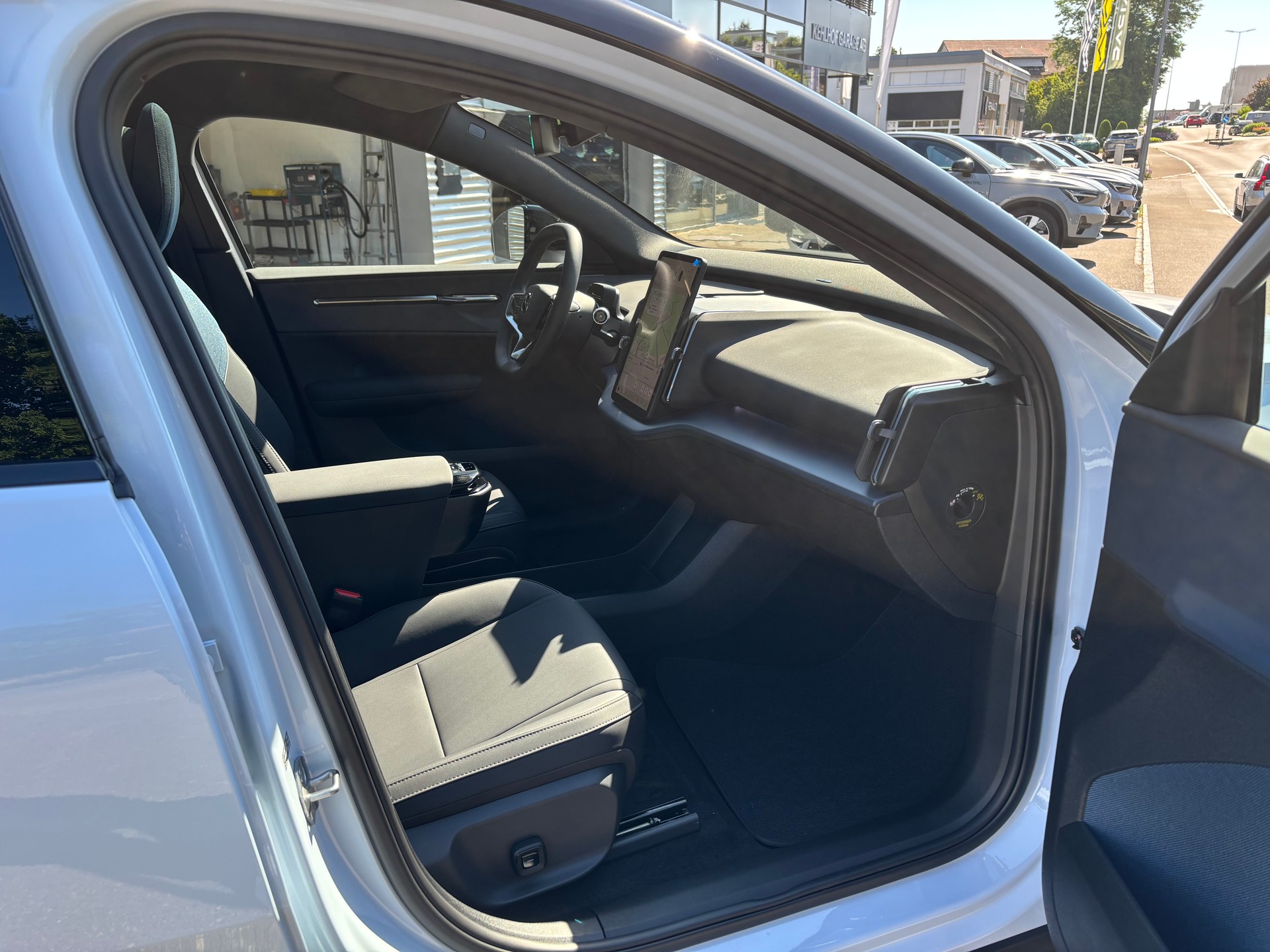 VOLVO EX30 CC E60 Twin Performance AWD-image-6