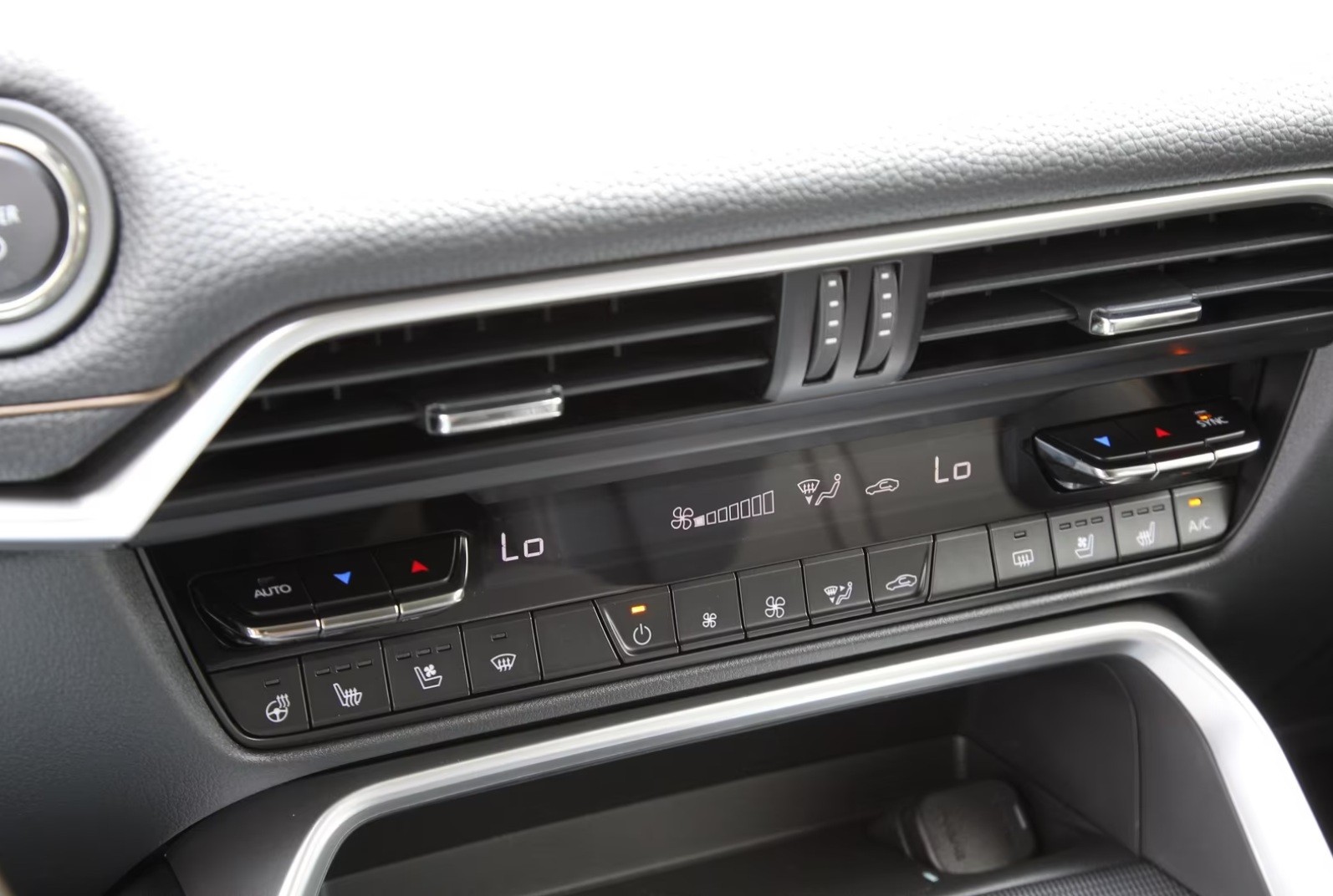 MAZDA CX-60 3.3L e-Skyactiv D 200 MHEV RWD Homura-image-8