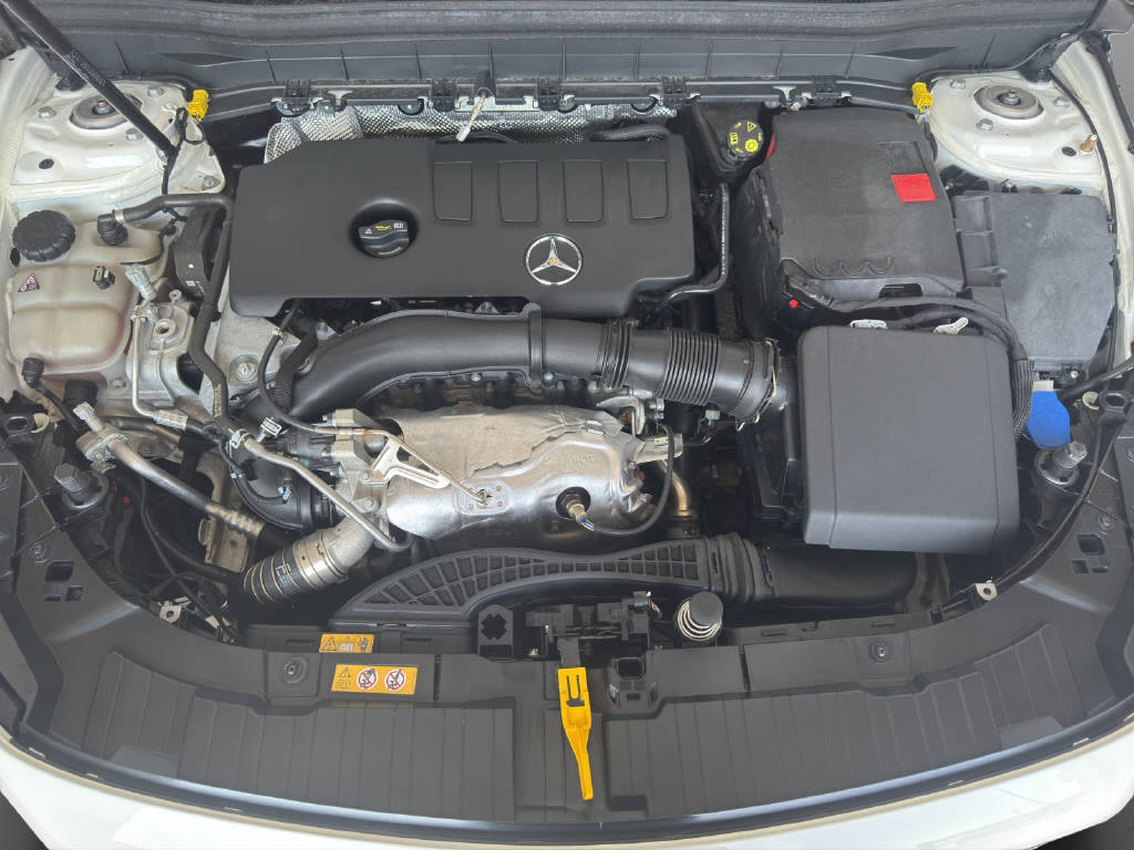 MERCEDES-BENZ GLB 250 Style 4Matic-image-8