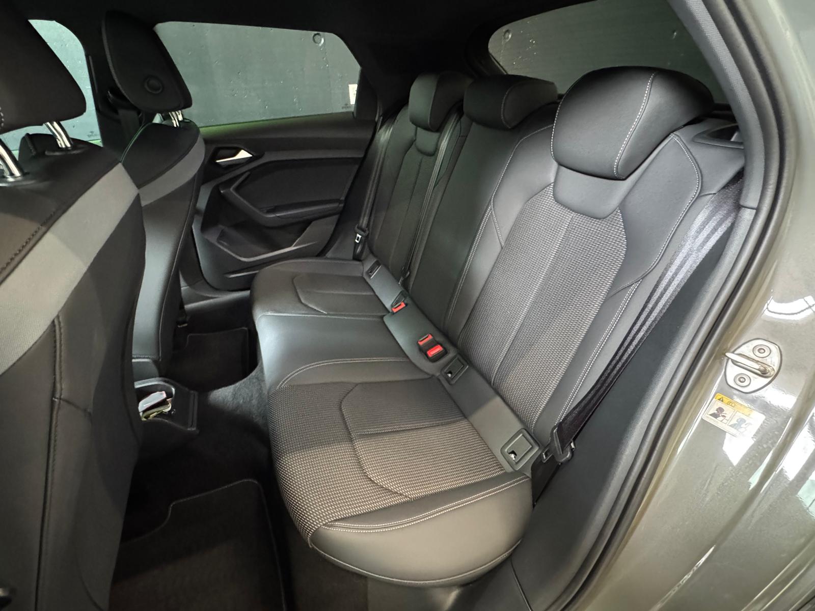 AUDI A1 allstreet 30 TFSI Attraction S-tronic *S-Line-image-10