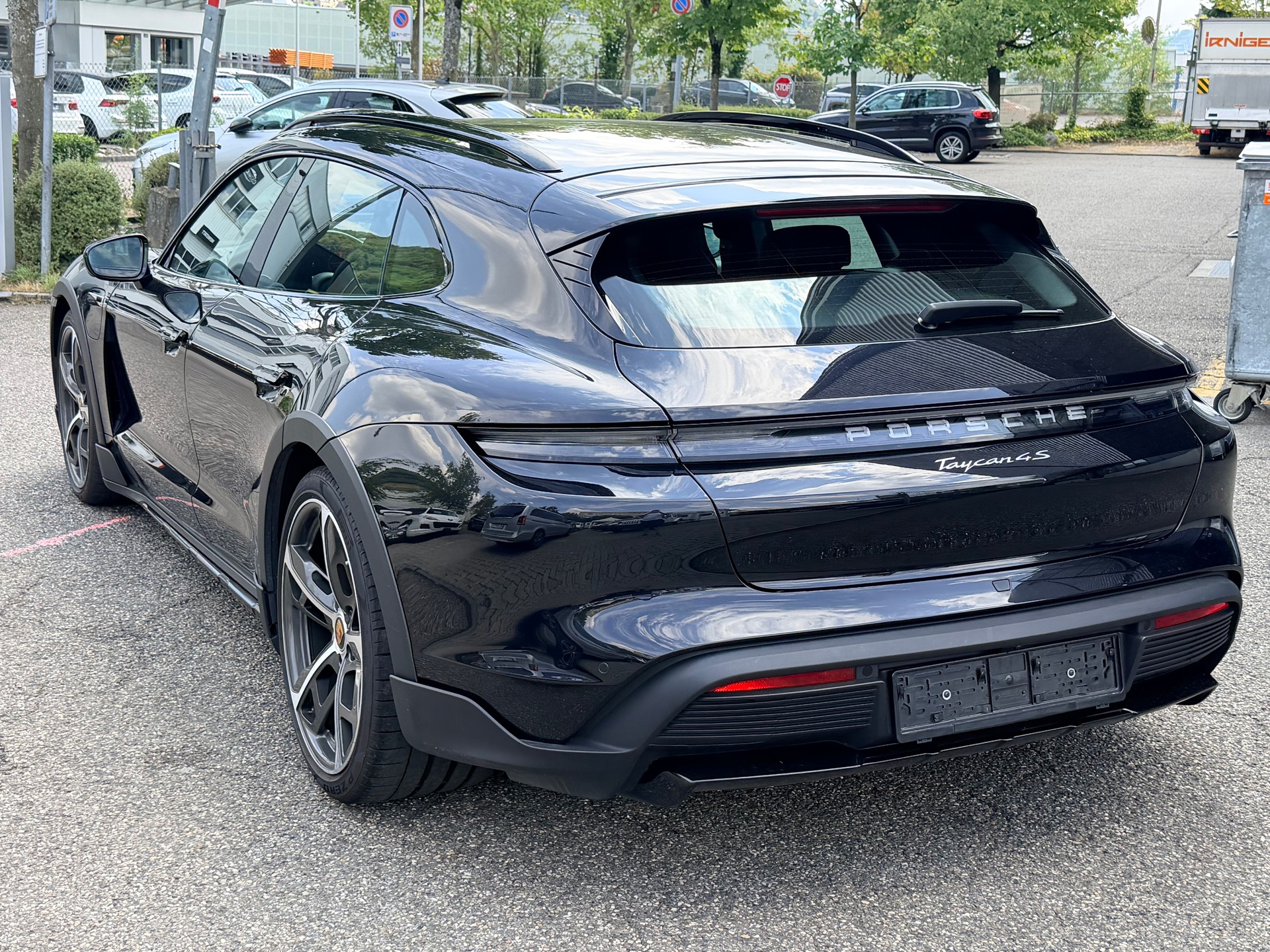 PORSCHE Taycan 4S Cross Turismo-image-4