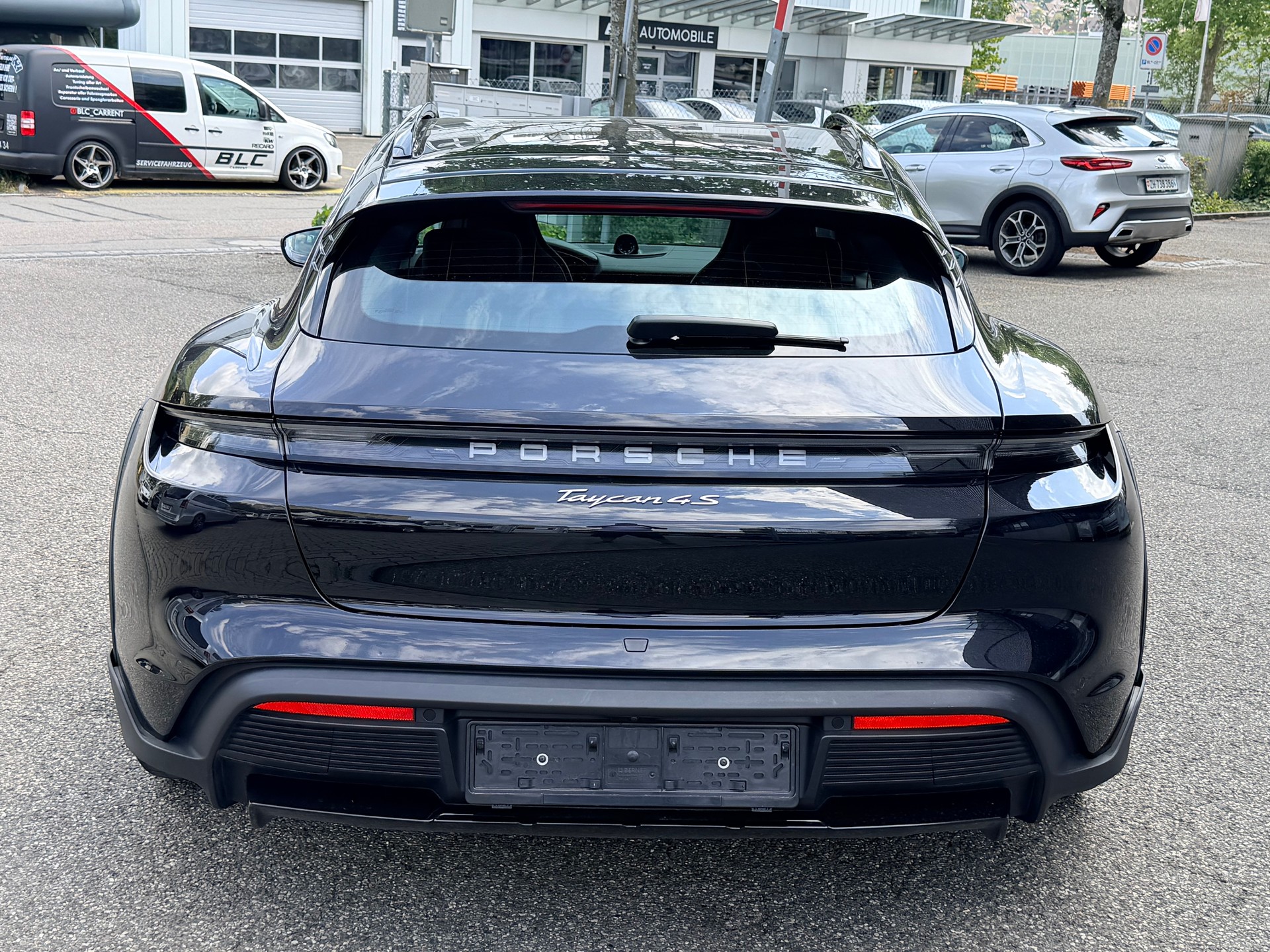 PORSCHE Taycan 4S Cross Turismo-image-3