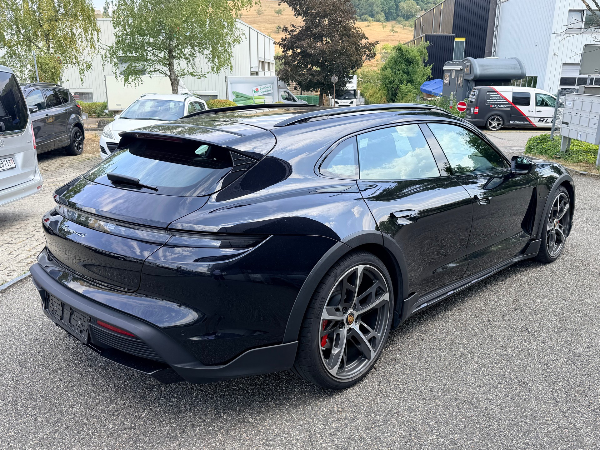 PORSCHE Taycan 4S Cross Turismo-image-2
