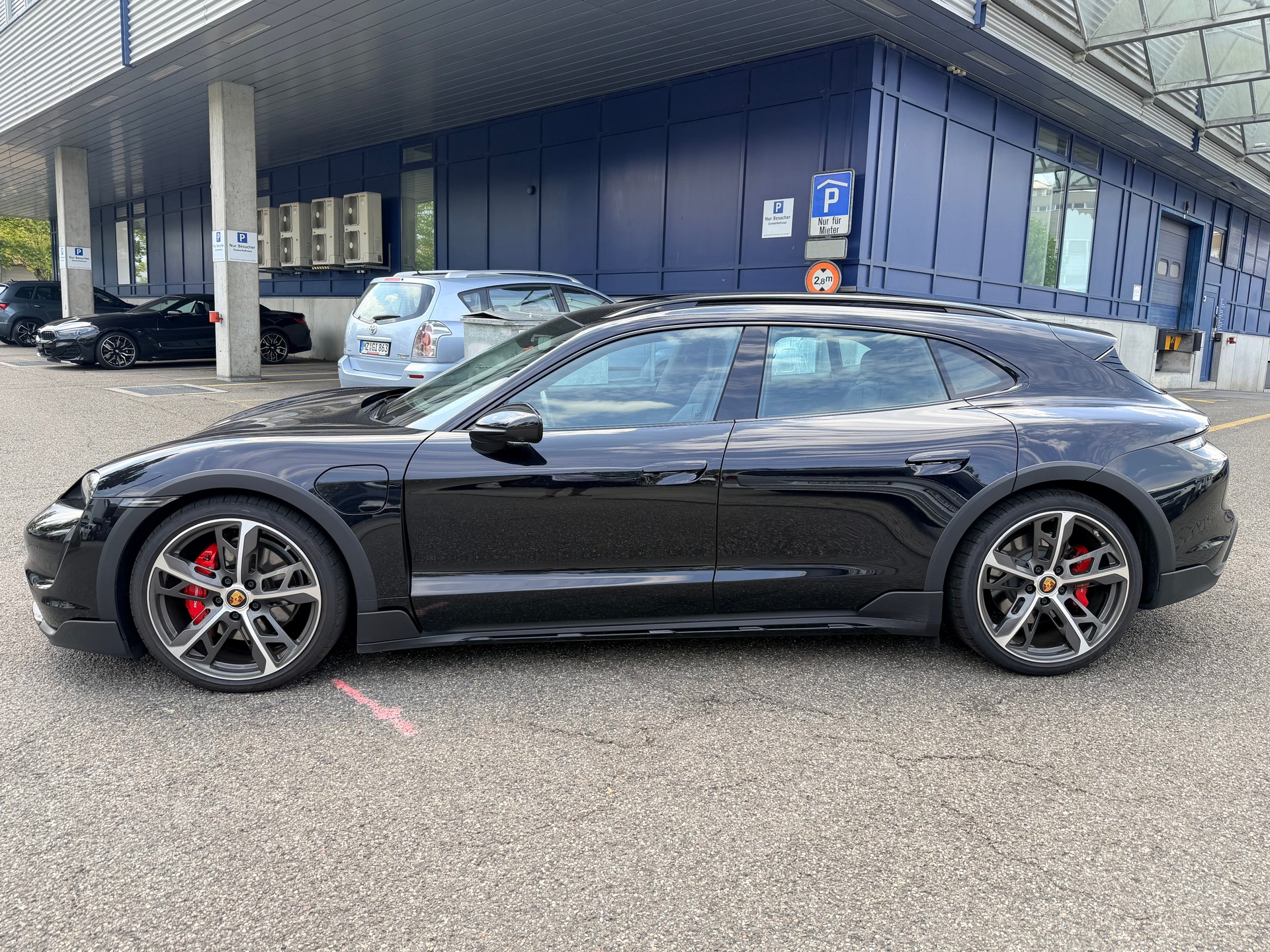 PORSCHE Taycan 4S Cross Turismo-image-5