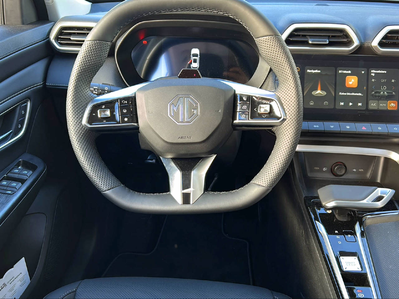 MG ZS 1.5 Hybrid+ Luxury-image-3