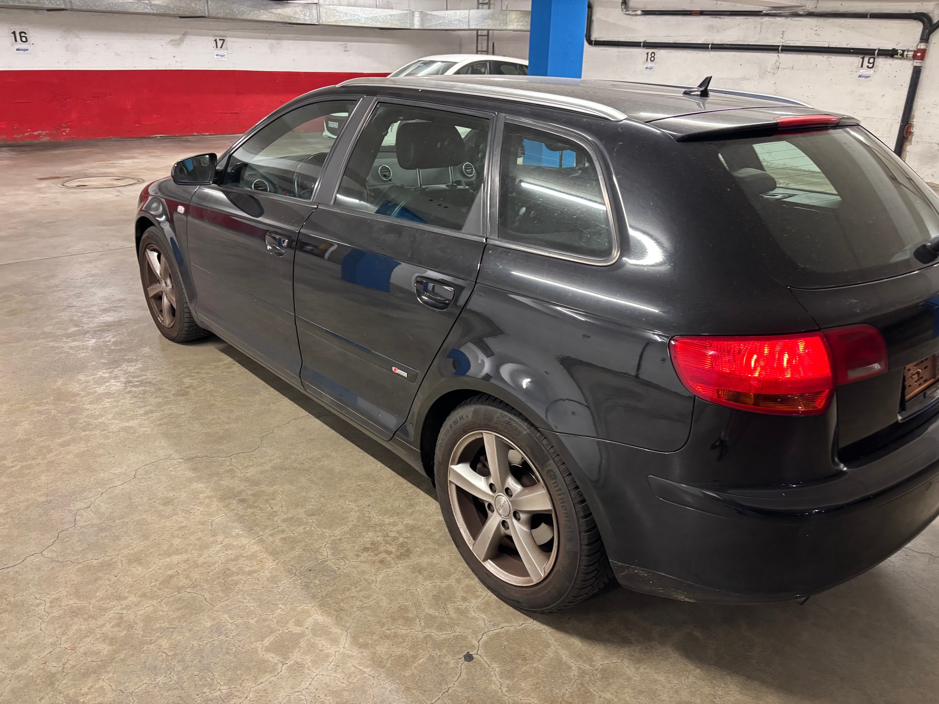 AUDI A3 Sportback 2.0 Turbo FSI Ambition S-tronic-image-1