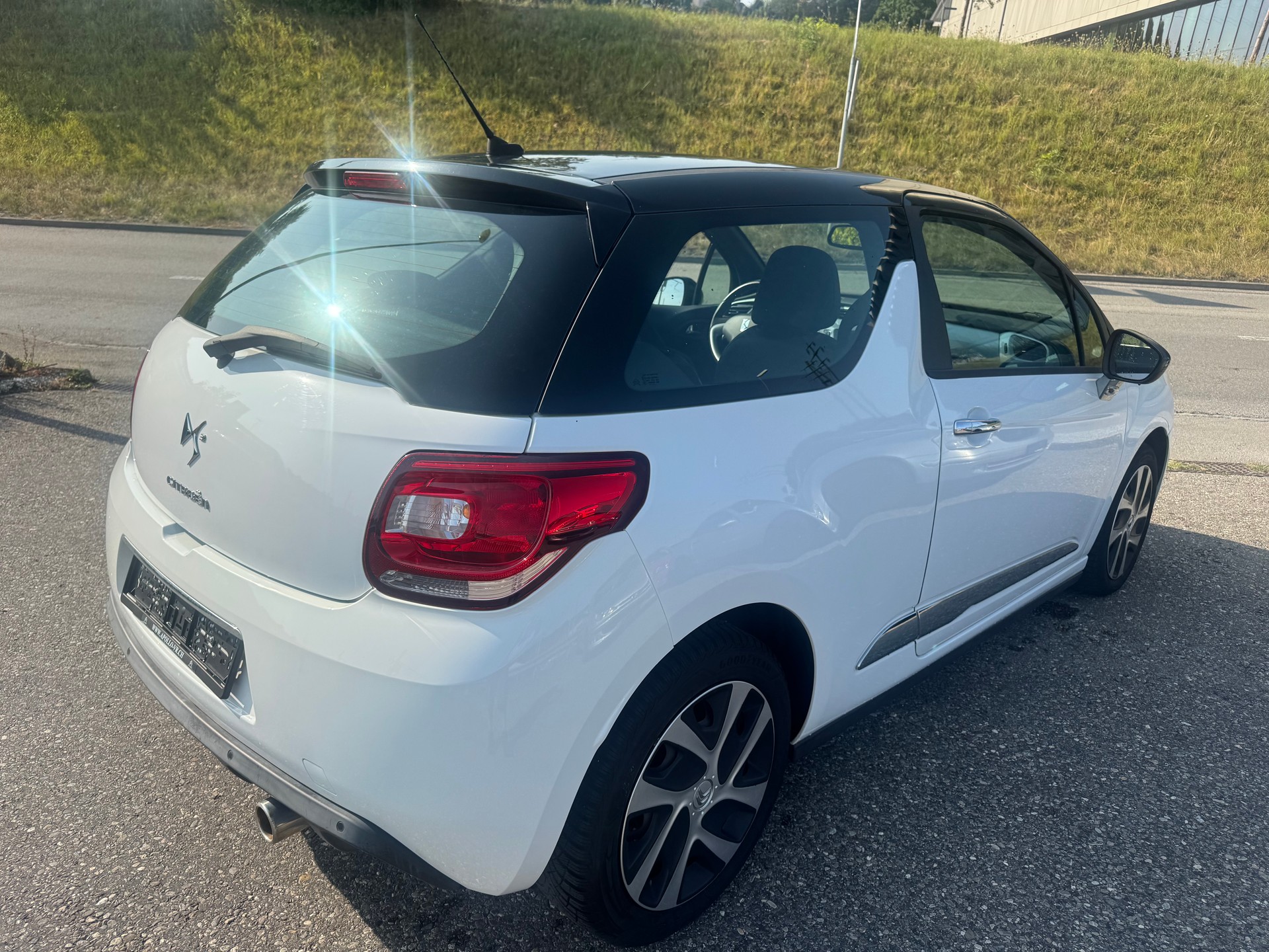 DS AUTOMOBILES DS3 1.2 VTi Chic-image-3