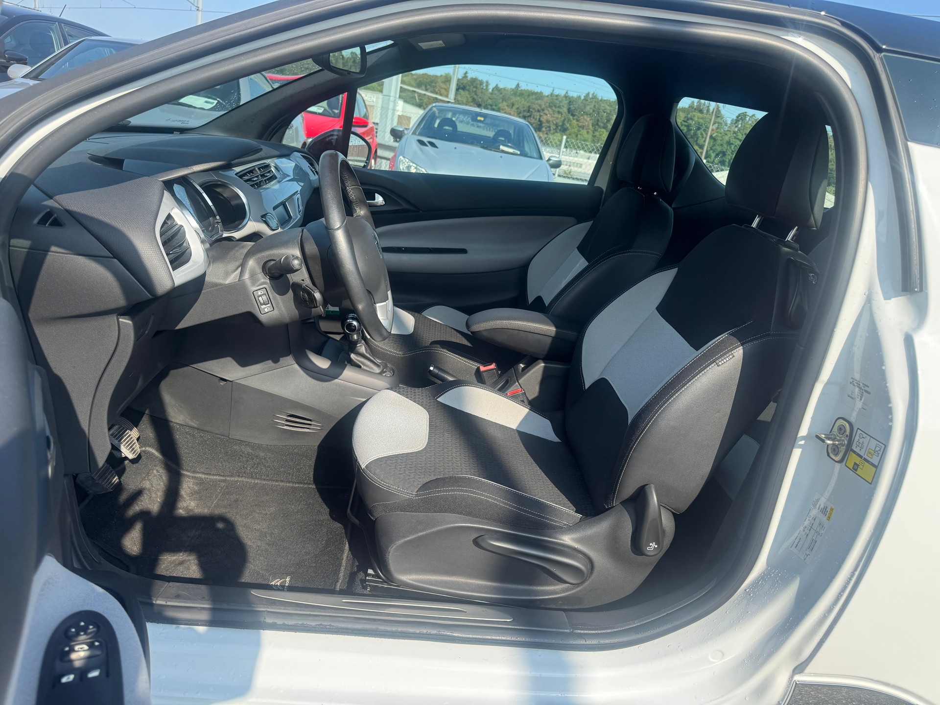 DS AUTOMOBILES DS3 1.2 VTi Chic-image-8